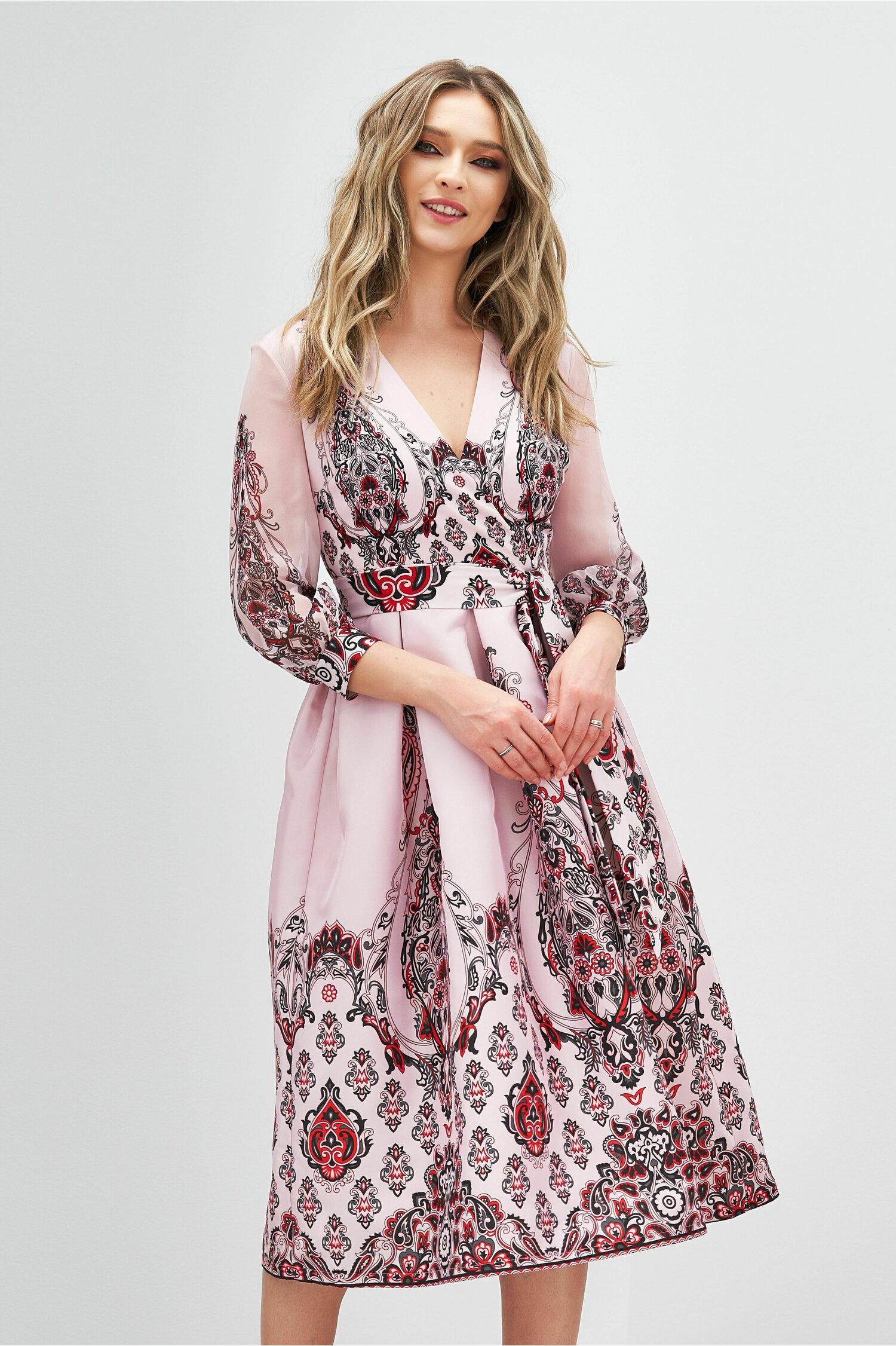 Rochie catalina roz pal cu imprimeu negru-rosu