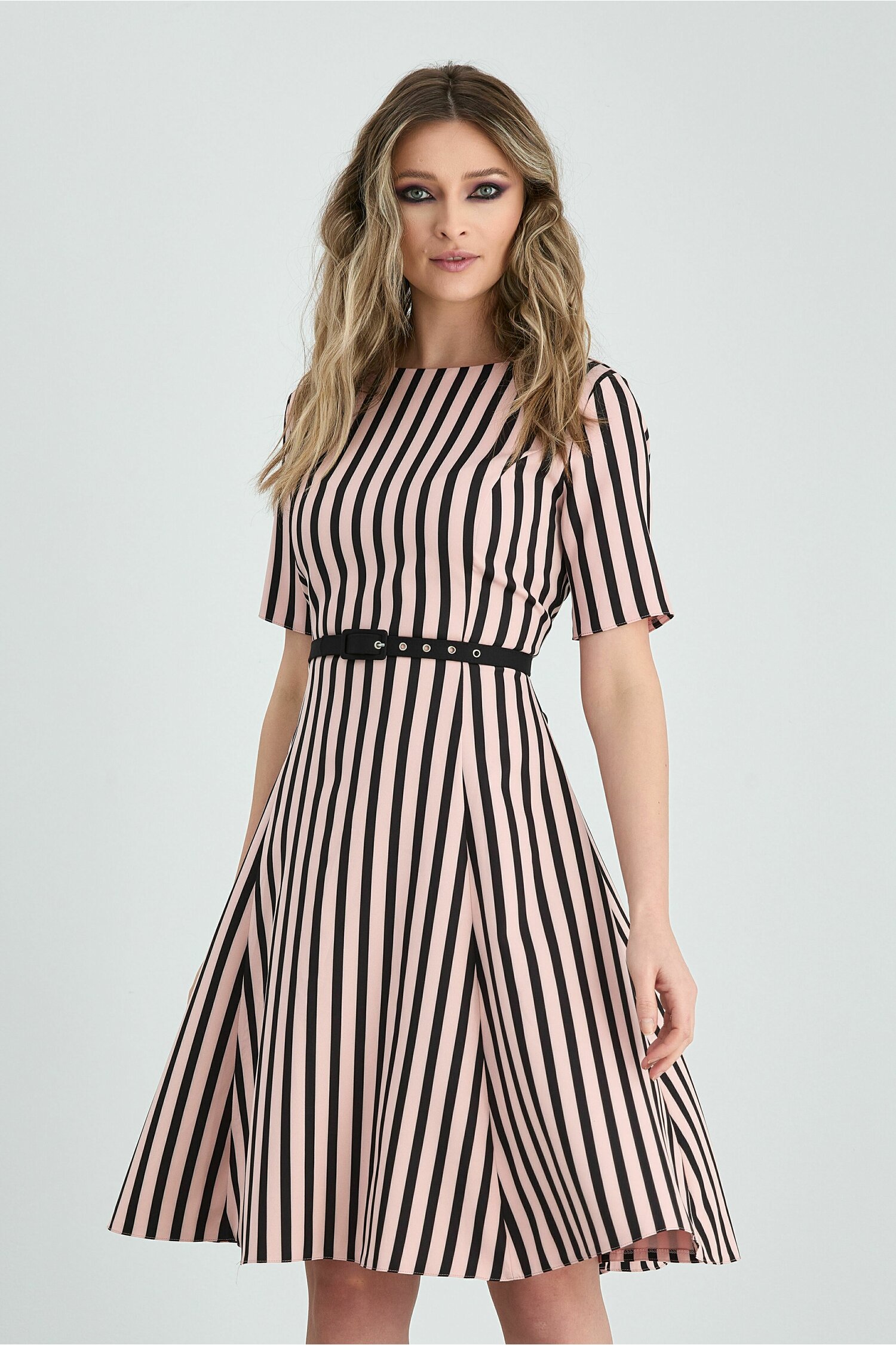 Rochie cerasela roz cu imprimeu in dungi negre