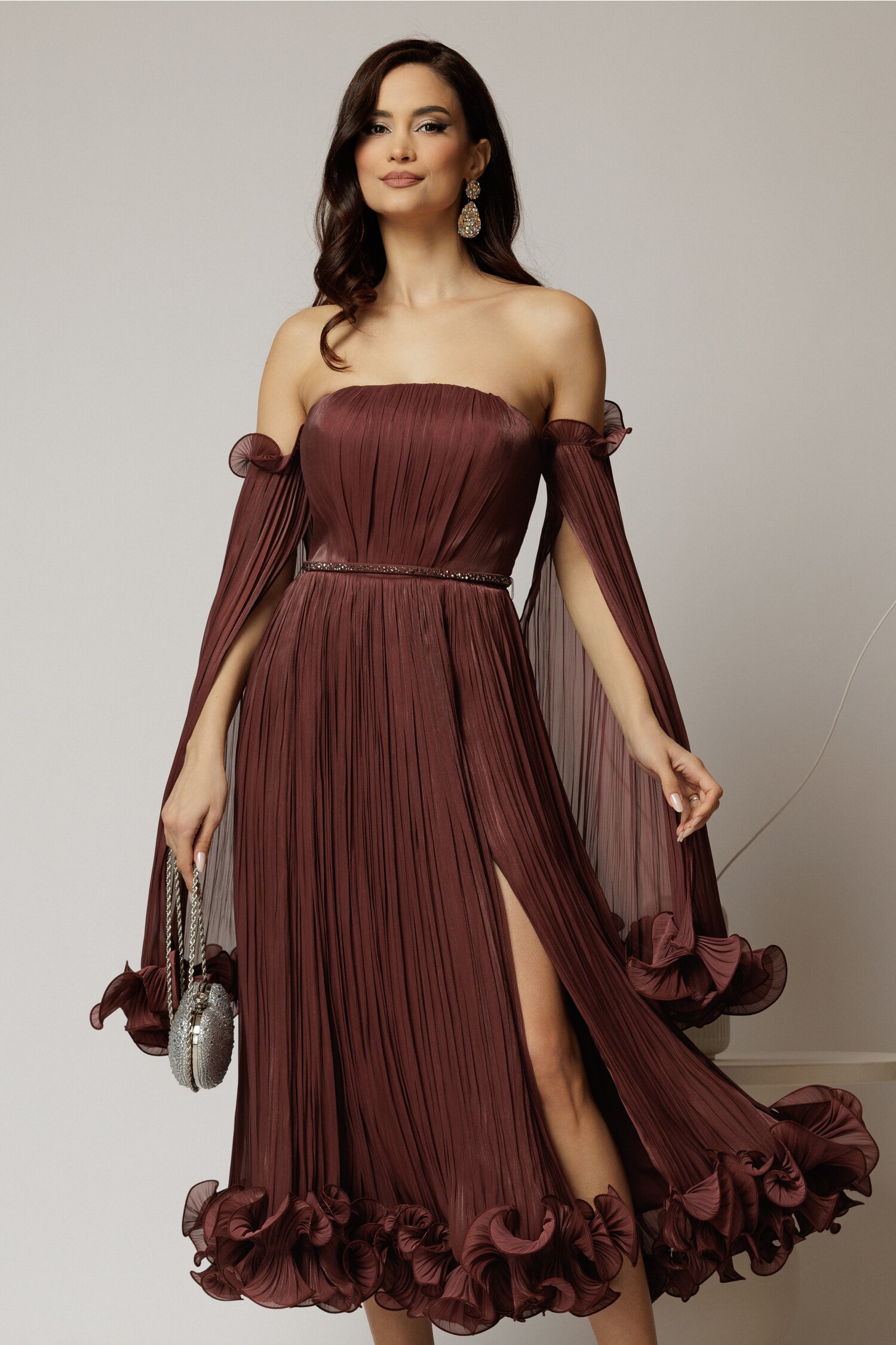 Rochie de seara maro ciocolata cu volanase din voal cu pelicula si maneci detasabile