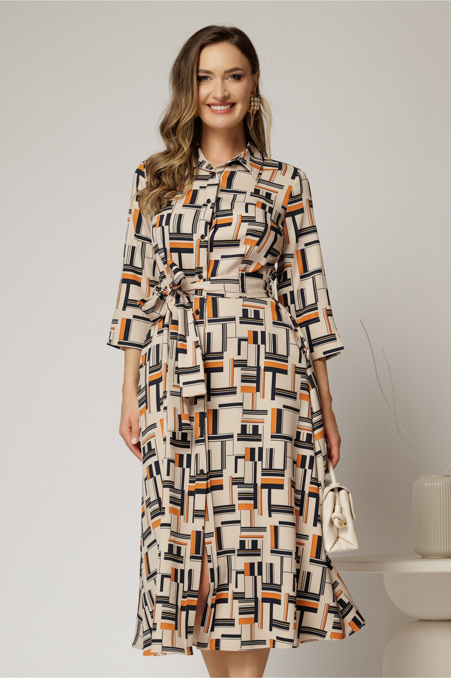 Rochie de zi midi bej cu imprimeuri caramizii tip camasa cu cordon in talie