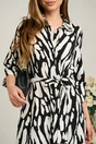 Rochie de zi tip camasa din crep neagra cu imprimeu alb si cordon in talie