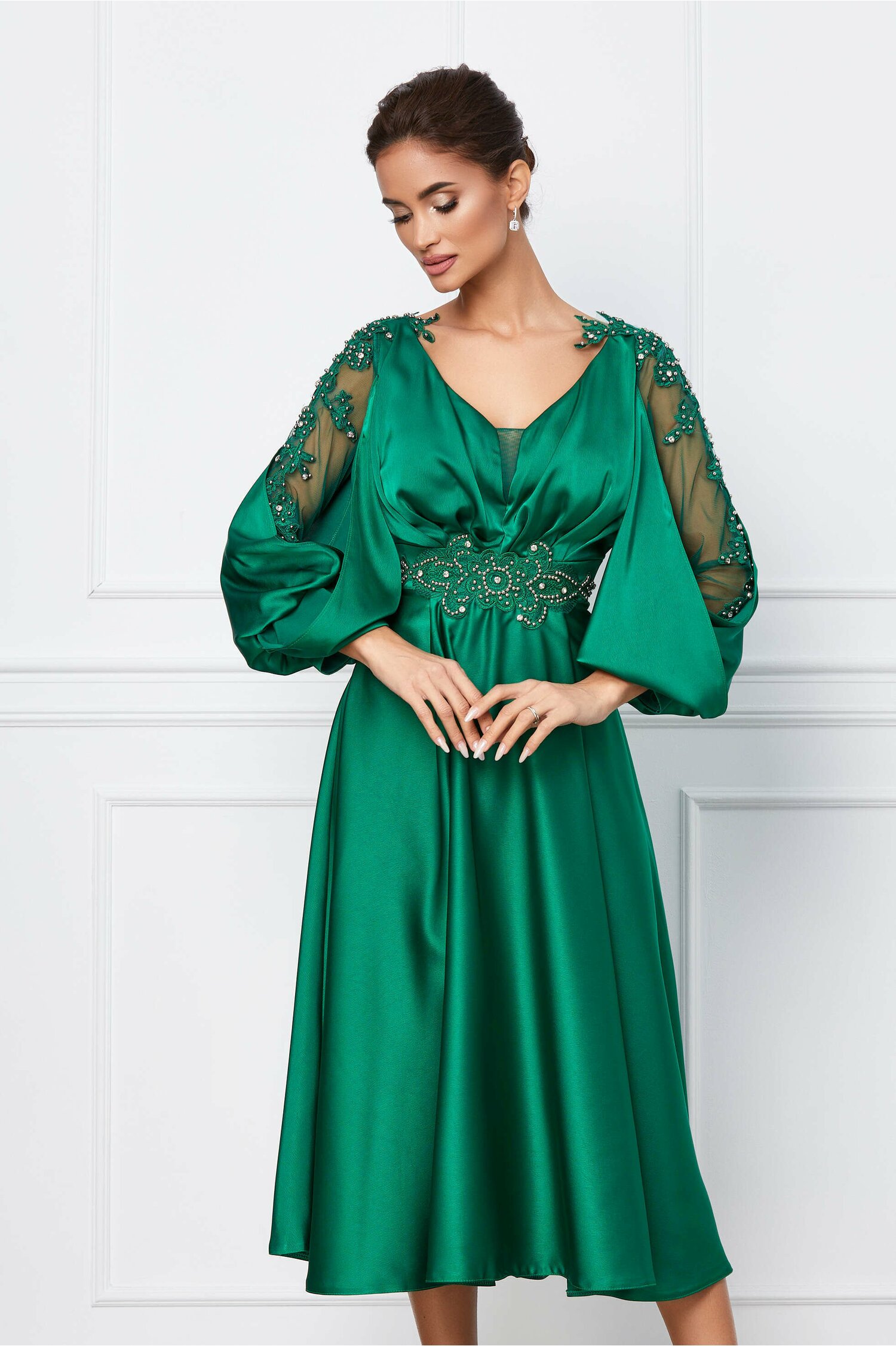 Rochie de ocazie verde cu perlute metalice argintii