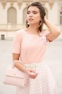 Rochie din crep roz cu imprimeu pe fusta si curea in talie