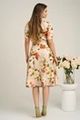 Rochie din stofa bej cu imprimeu floral corai si cordon in talie
