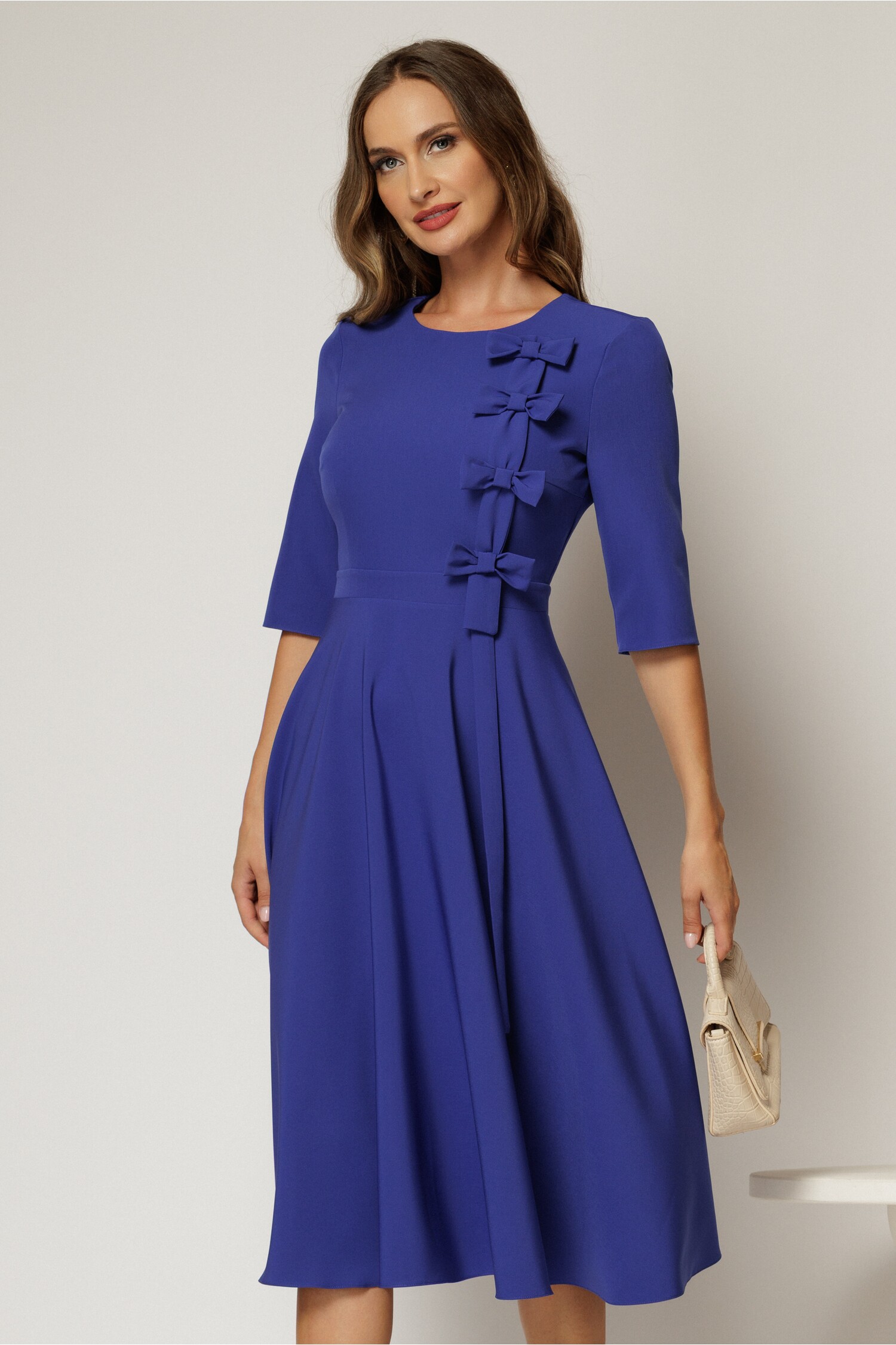 Rochie DY Fashion albastra cu funde pe bust si maneci trei sferturi