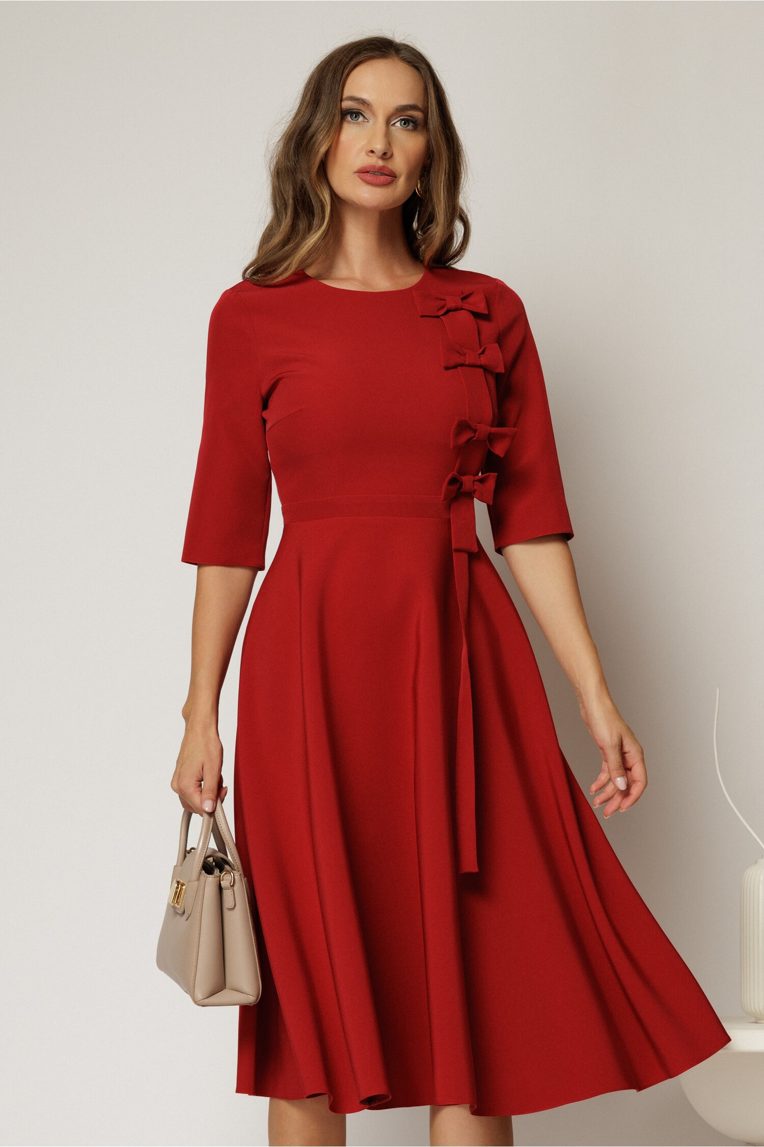 Rochie DY Fashion bordo cu funde pe bust si maneci trei sferturi