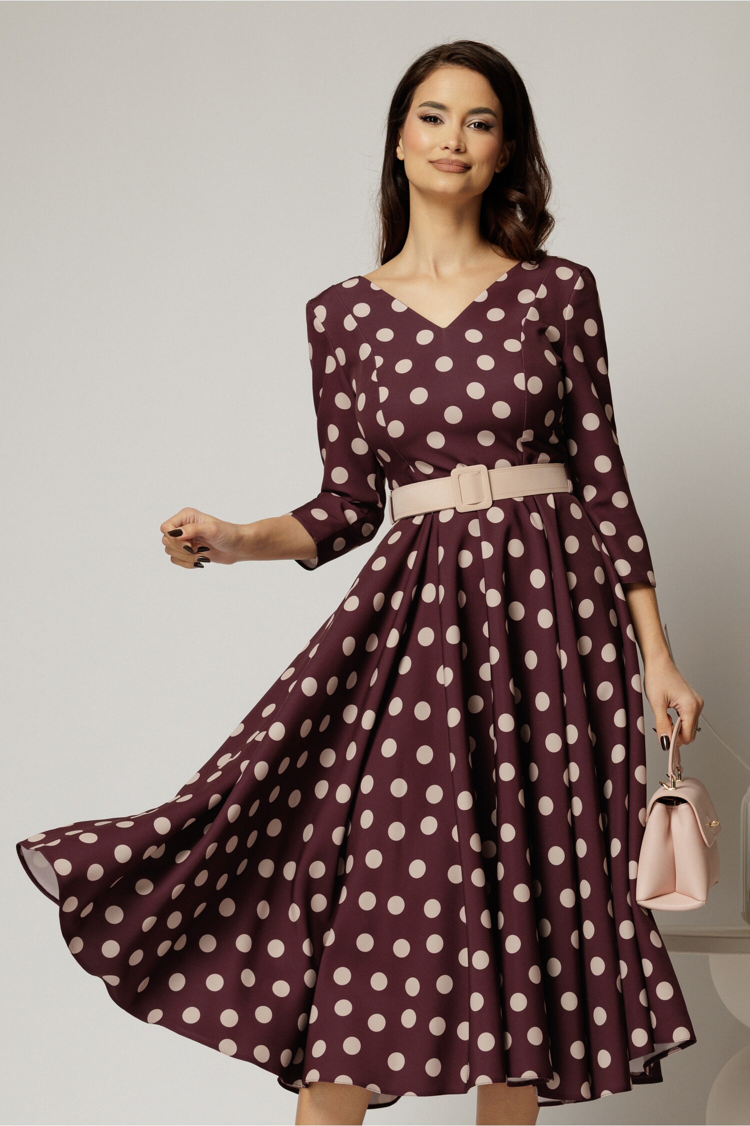 Rochie DY Fashion clos bordo cu buline bej cu decolteu in V si curea