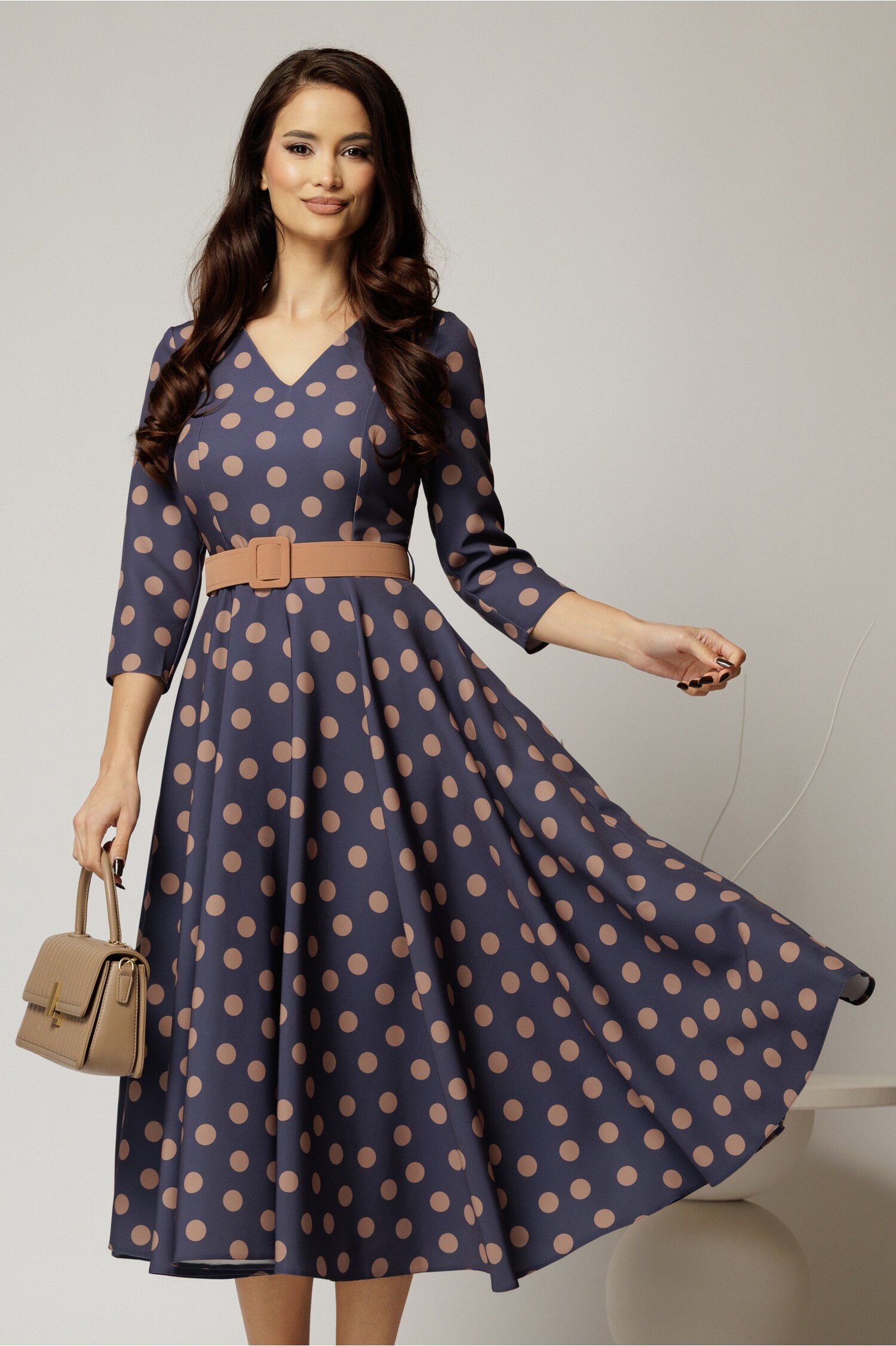 Rochie DY Fashion clos turcoaz cu buline bej cu decolteu in V si curea