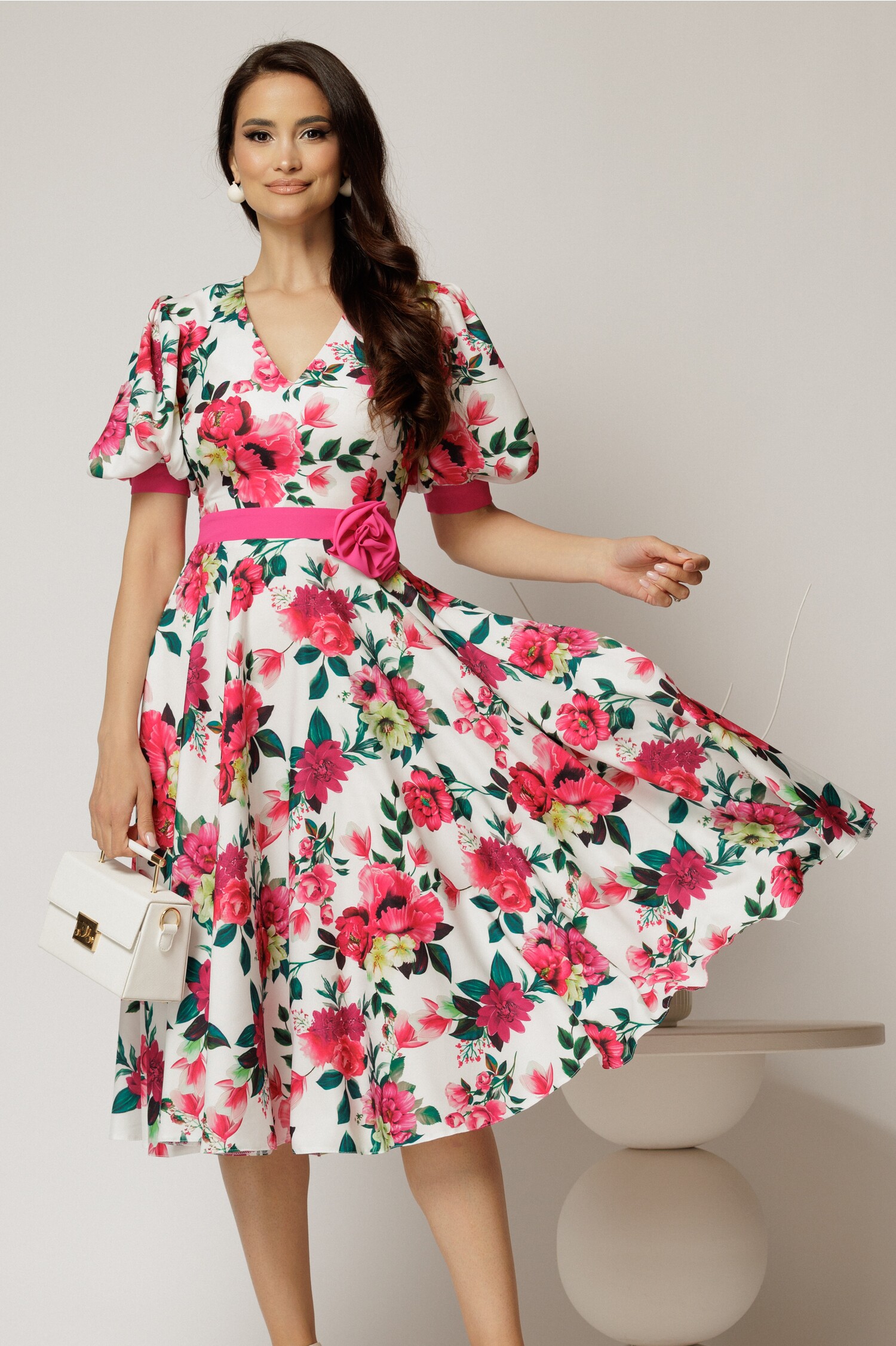Rochie DY Fashion cu imprimeu floral fucsia si floare in talie