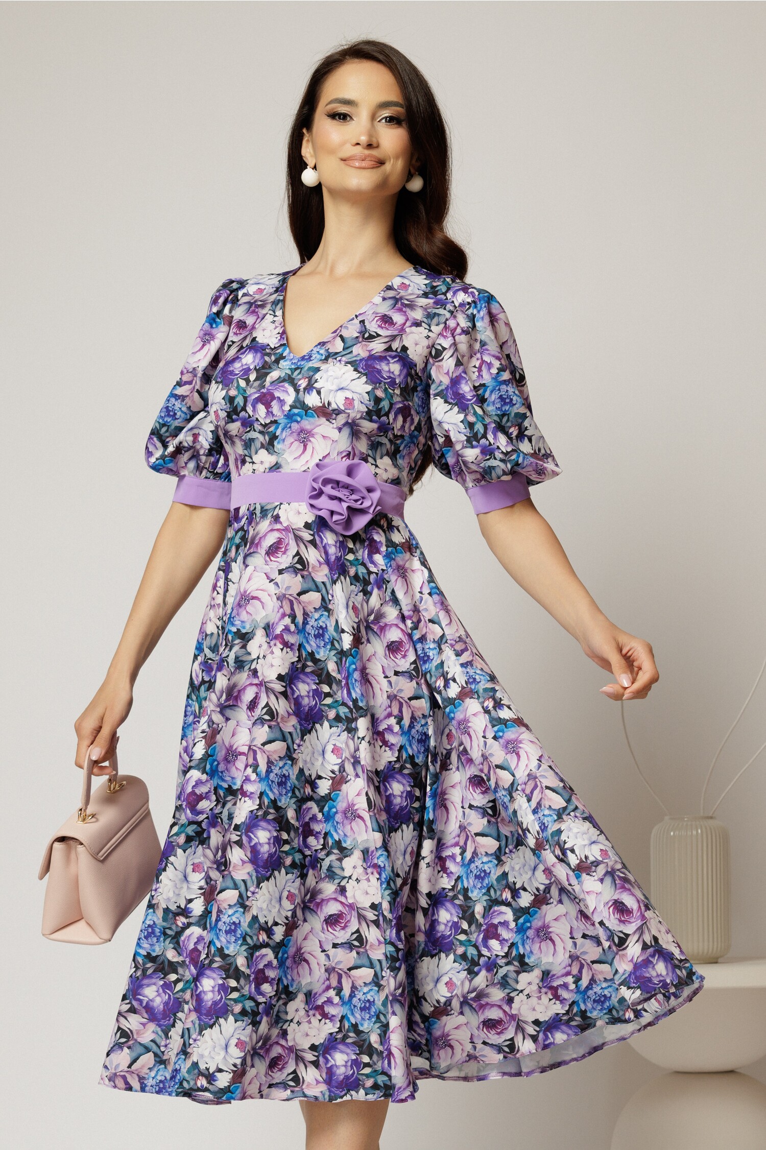 Rochie DY Fashion cu imprimeu floral mov si floare in talie