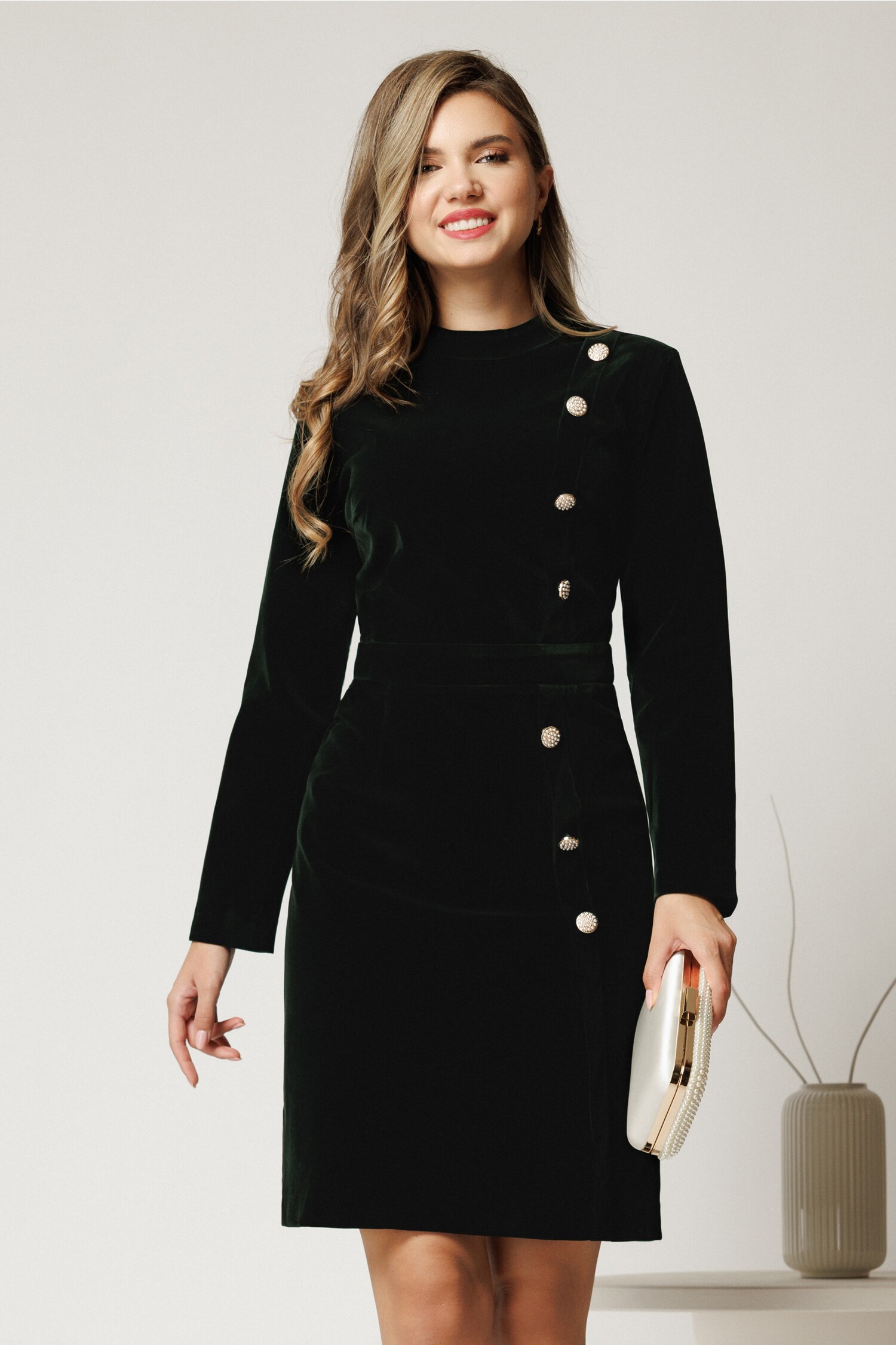 Rochie DY Fashion din catifea verde cu nasturi pe o parte