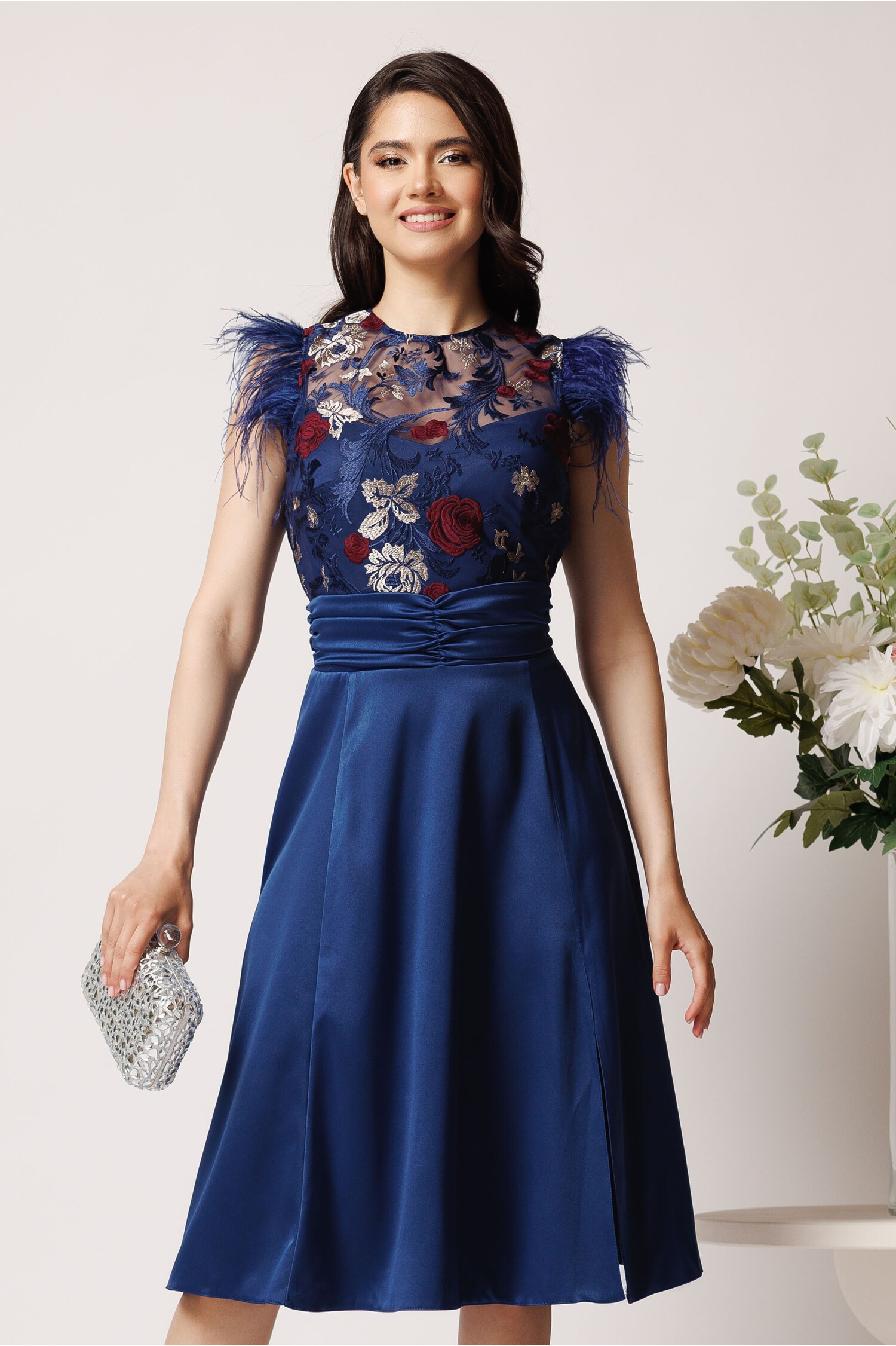 Rochie DY Fashion din satin albastra cu broderie la bust si pene la umeri