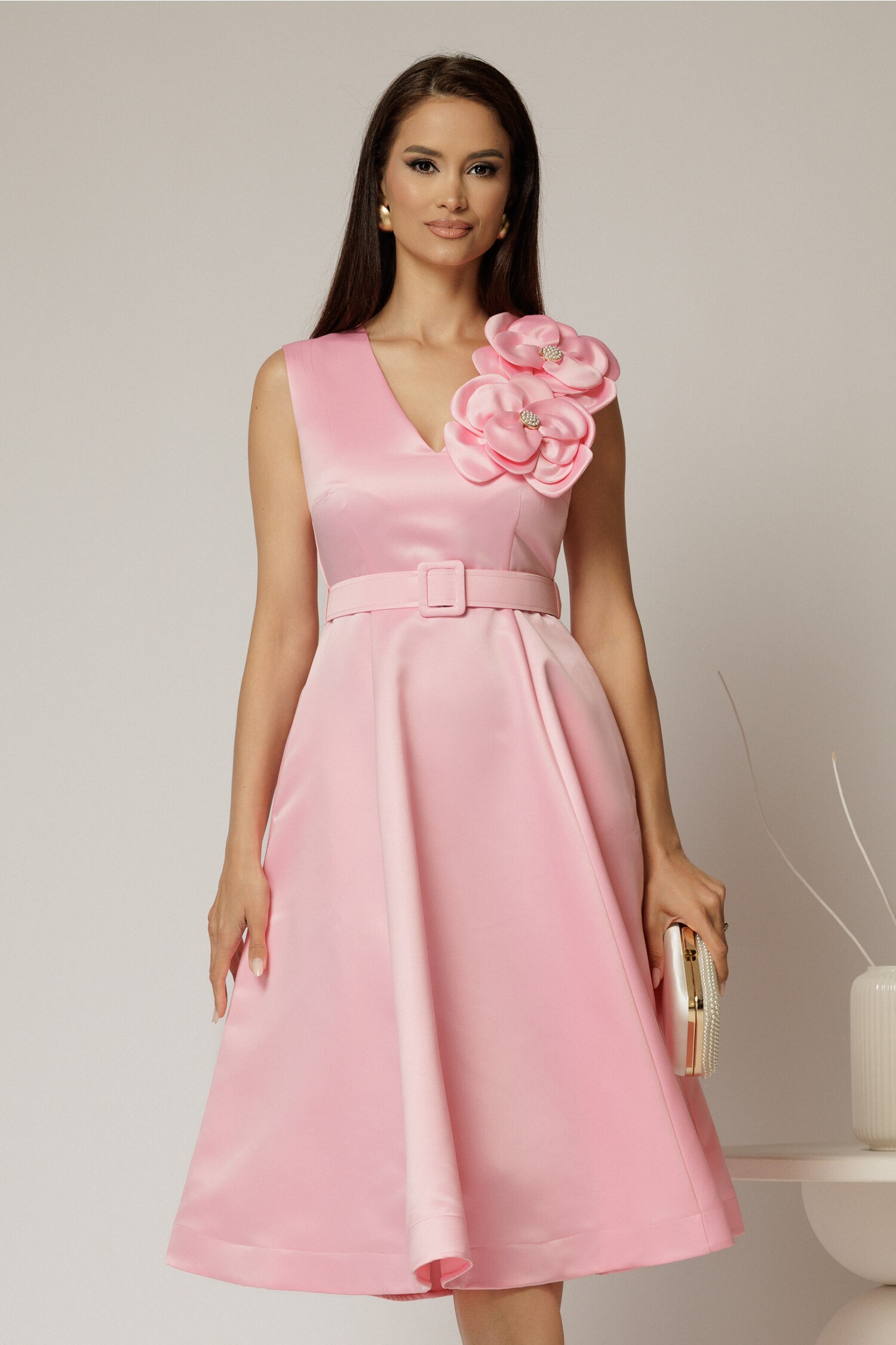 Rochie DY Fashion din tafta roz cu floare ampla cu perla pe umar