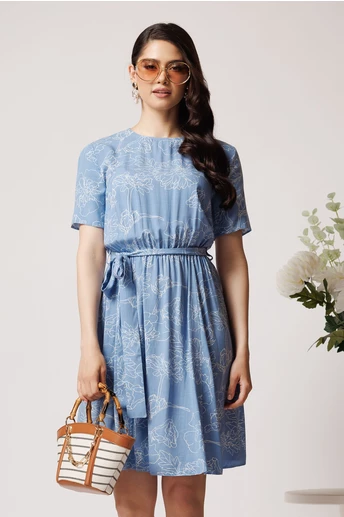 Rochie DY Fashion din visocza bleu cu imprimeu floral alb si cordon in talie