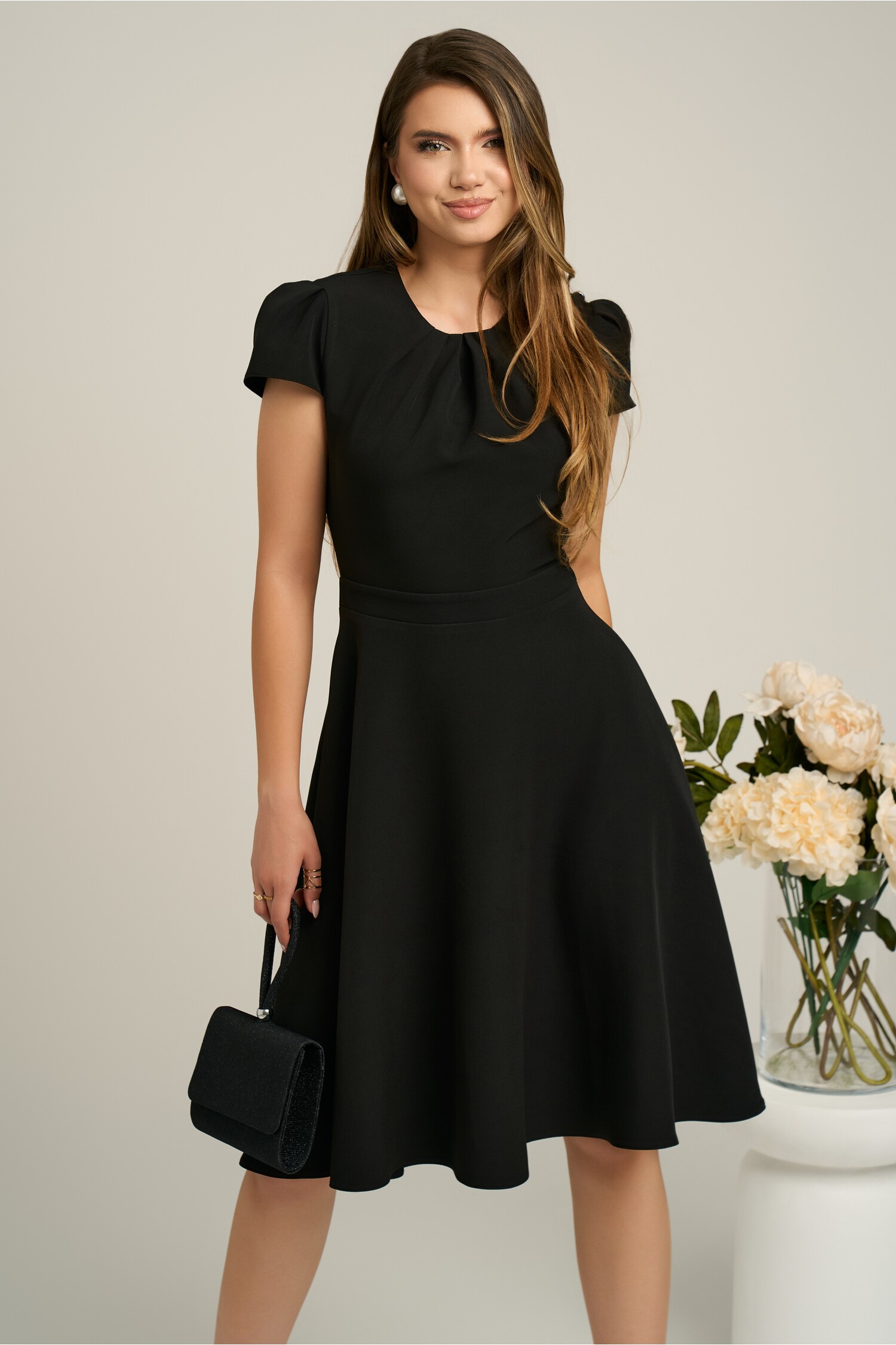Rochie DY Fashion eleganta din stofa neagra cu spatele gol