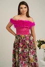 Rochie DY Fashion fucsia cu imprimeu pe fusta si pene la bust