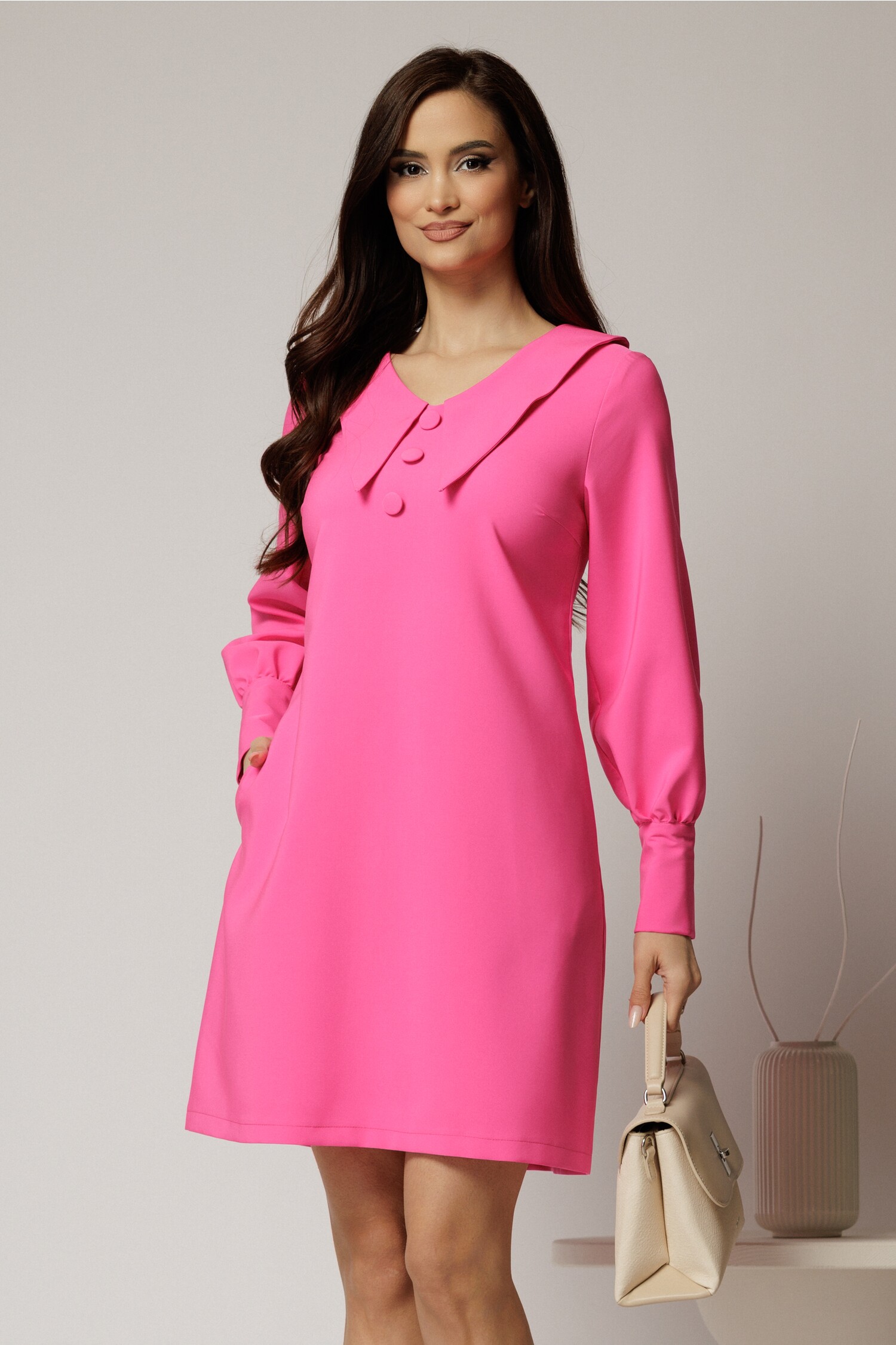 Rochie DY Fashion fucsia scurta cu croi cambrat si guler in colturi