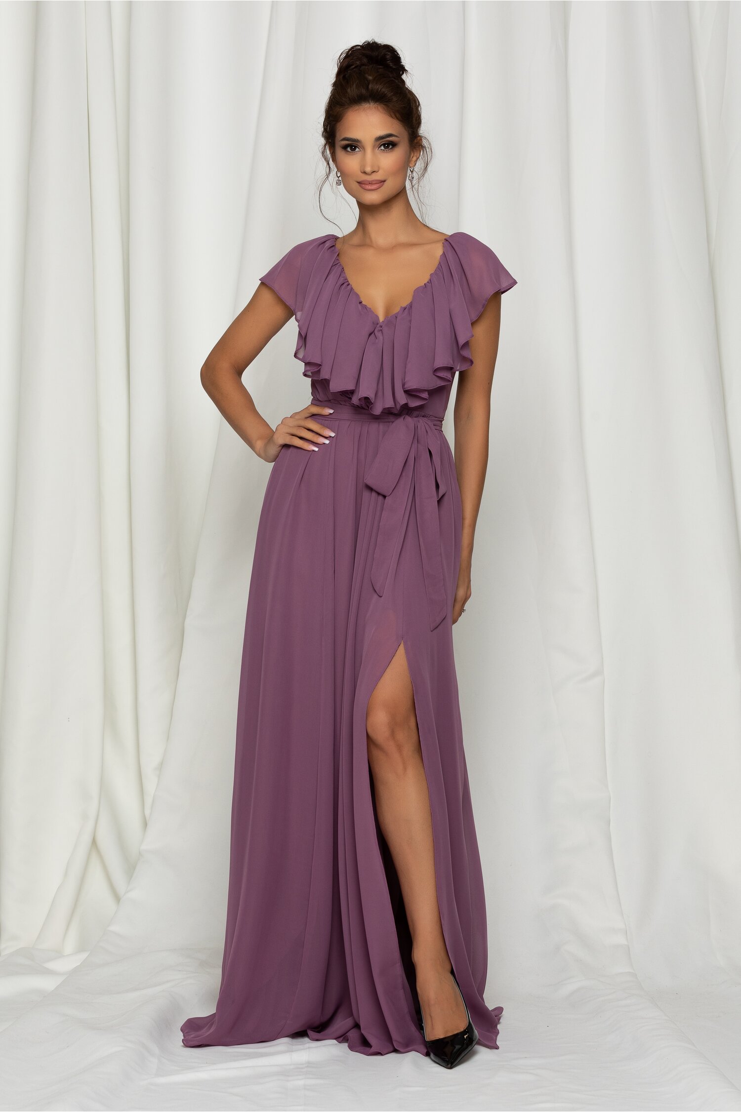 Rochie dy fashion gaby lunga lila din voal cu volanase la decolteu