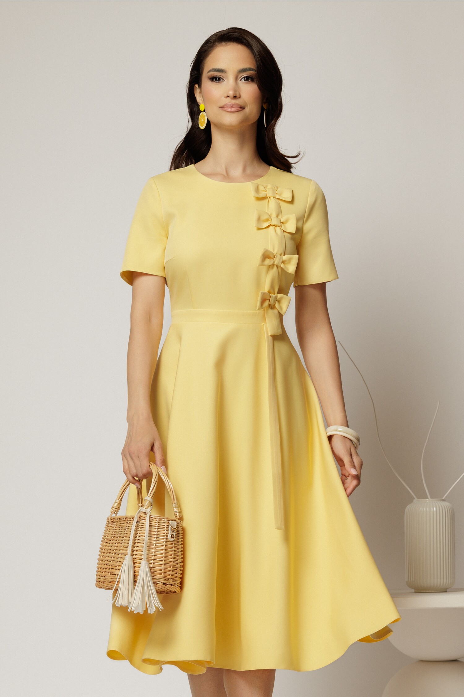 Rochie DY Fashion galbena cu funde pe bust si maneci scurte