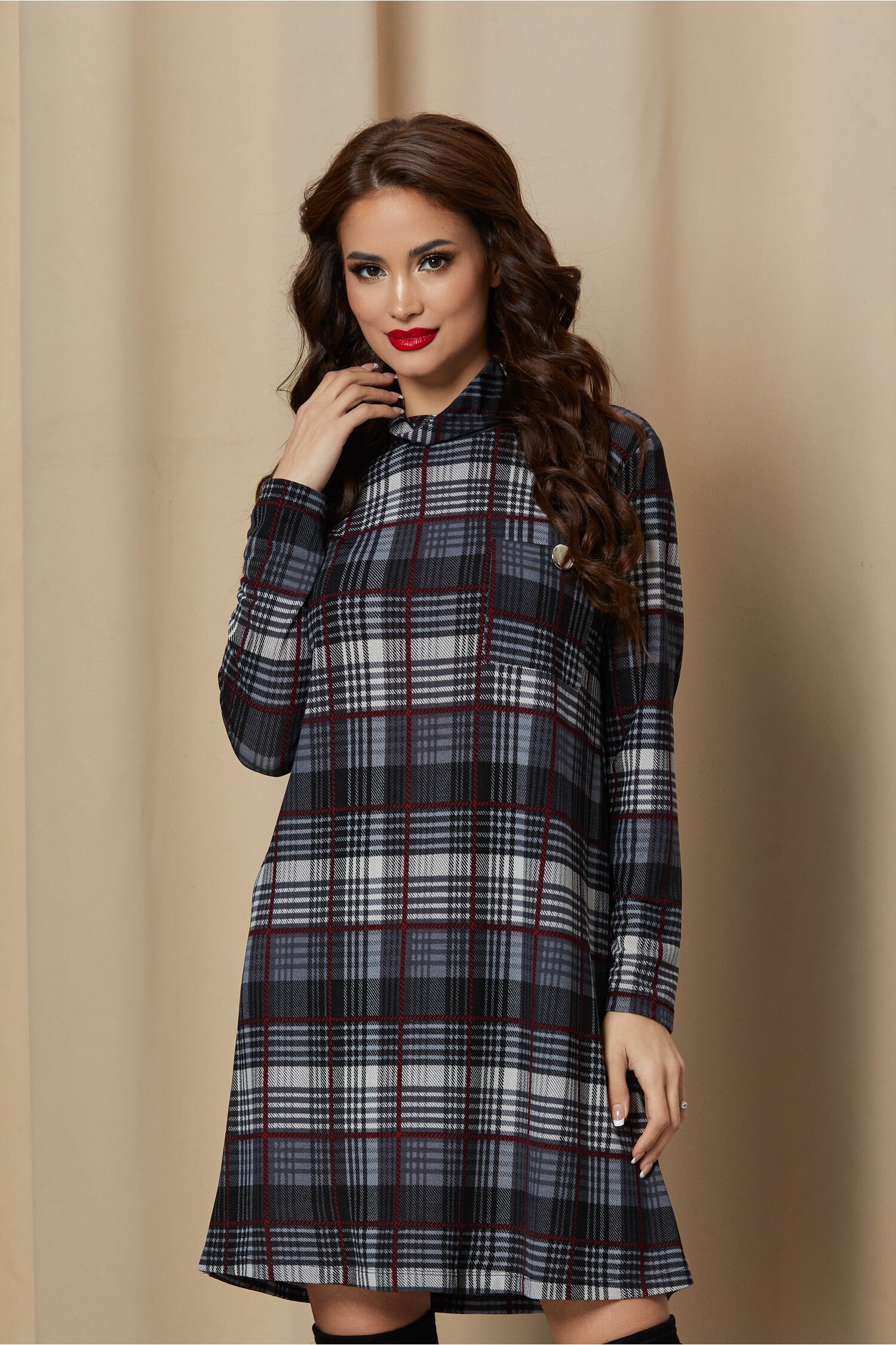 Rochie Dy Fashion gri cu buzunar la bust si imprimeu carouri