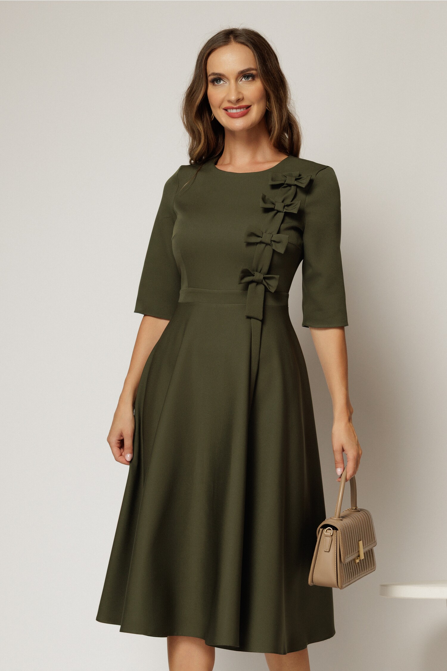 Rochie DY Fashion kaki cu funde pe bust si maneci trei sferturi