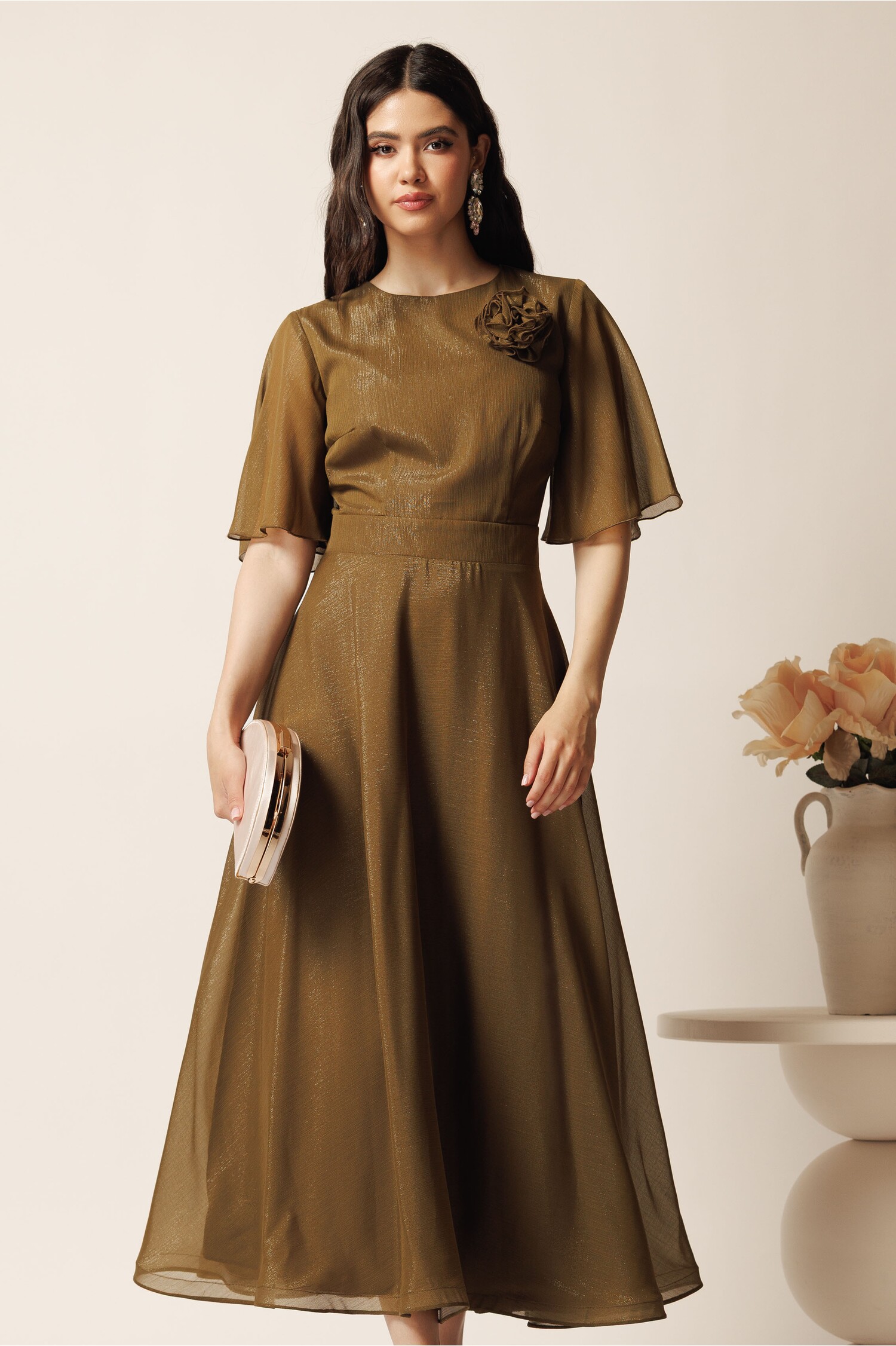 Rochie DY Fashion lunga kaki din voal in clos cu accesoriu la bust