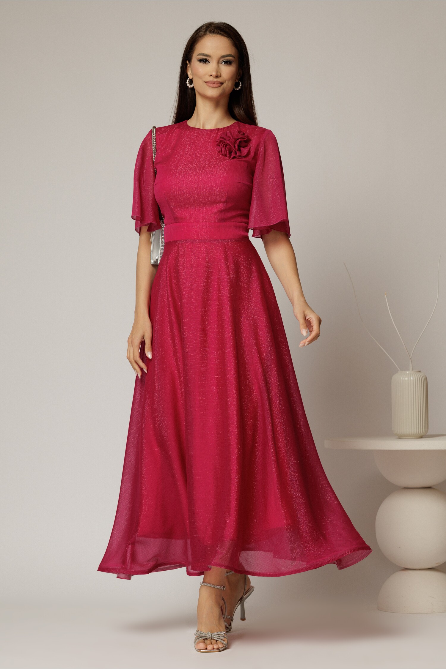 Rochie DY Fashion lunga magenta din voal cu fir lurex in clos cu accesoriu la bust