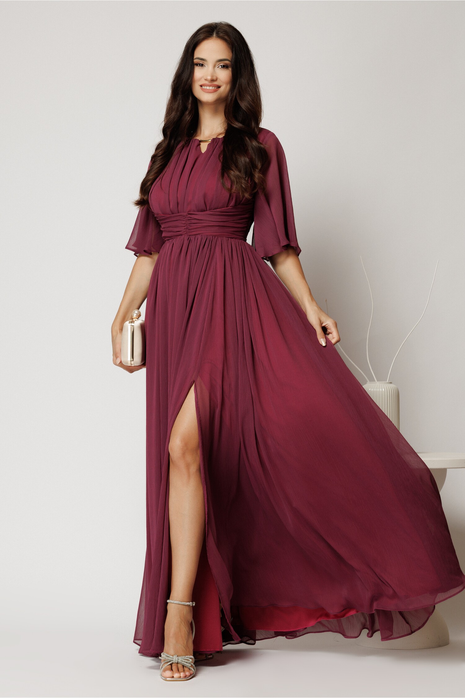 Rochie DY Fashion lunga magenta din voal in clos cu crapatura pe picior