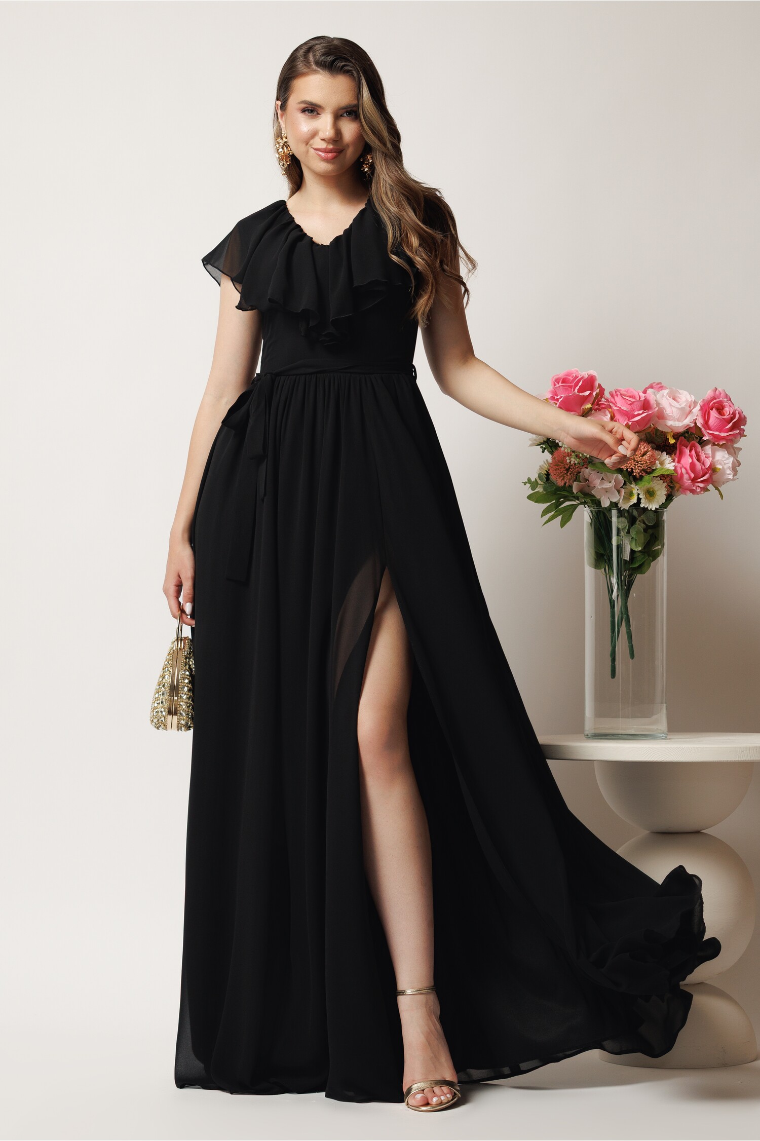Rochie DY Fashion lunga neagra in clos din voal cu volanas la bust si crapatura pe picior