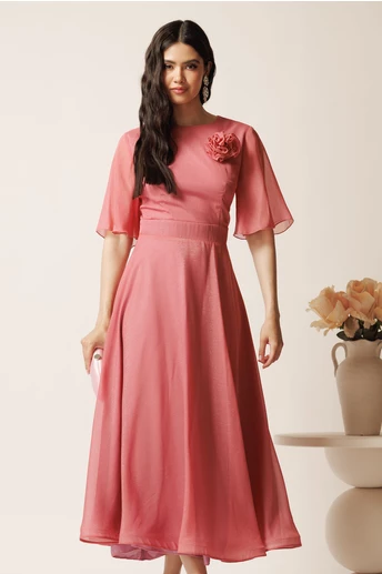 Rochie DY Fashion lunga roz din voal in clos cu accesoriu la bust
