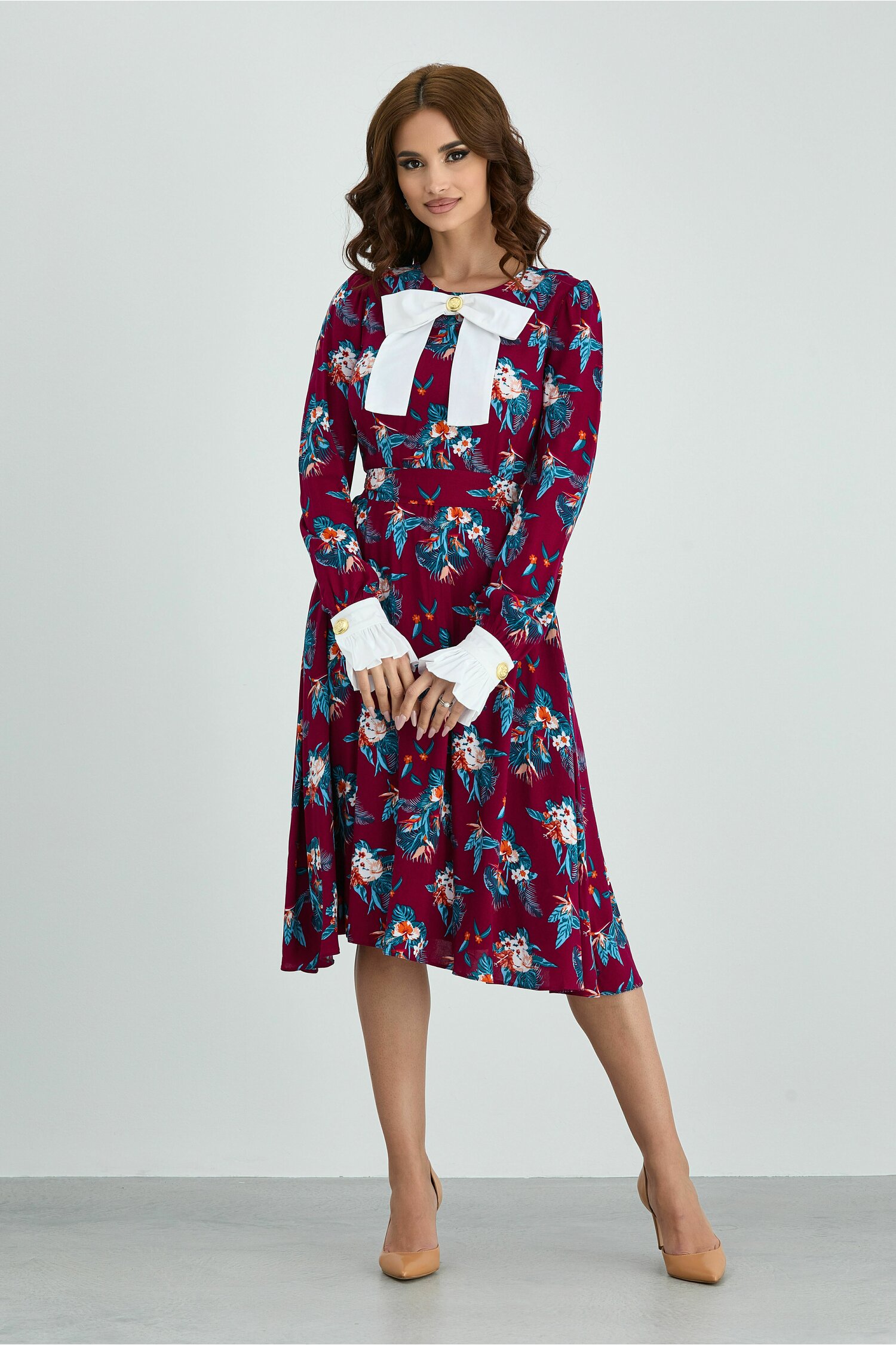 Rochie dy fashion magenta cu imprimeuri florale si mansete albe