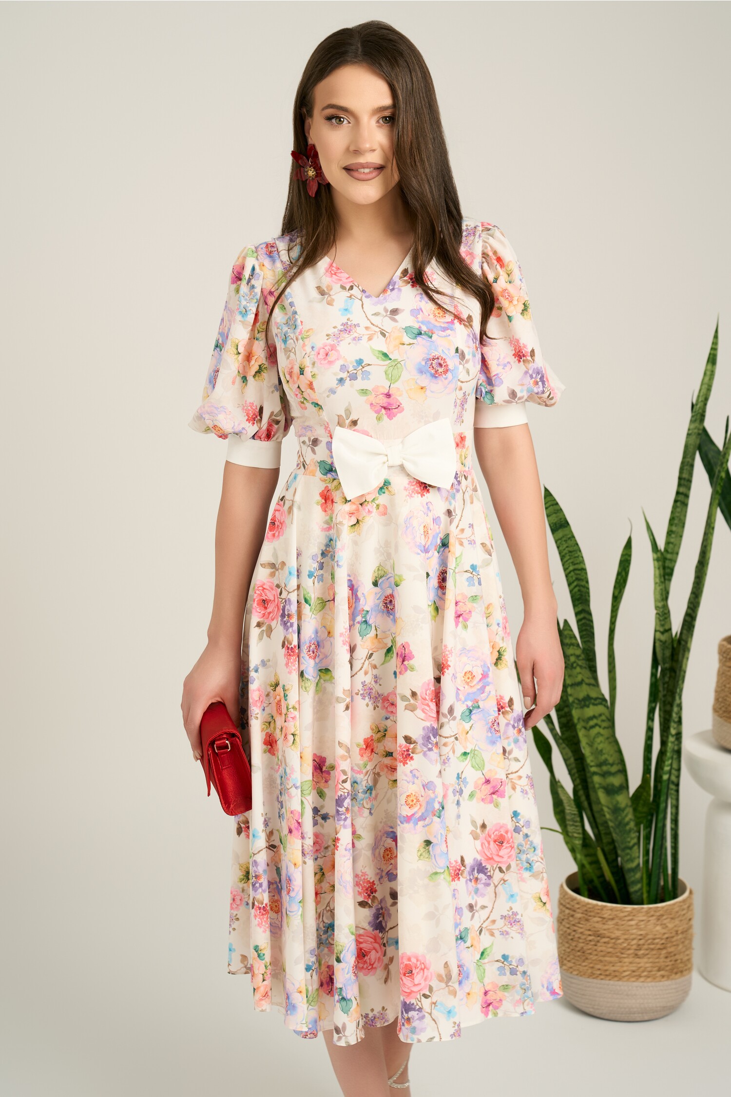 Rochie DY Fashion midi alba din satin in clos cu print floral roz si funda in talie
