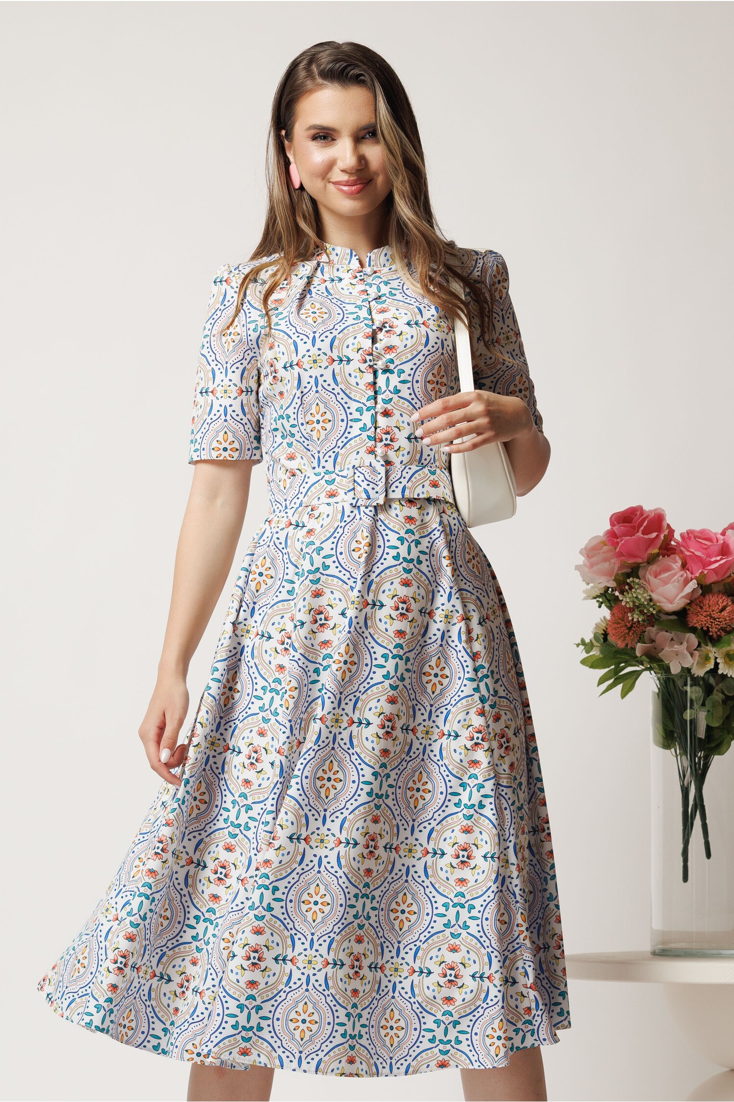 Rochie DY Fashion midi alba in clos din triplu voal cu print albastru si curea in talie