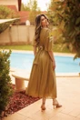 Rochie DY Fashion midi aurie din voal in clos cu tull la decolteu si crapatura pe picior, 3, dyfashion.ro