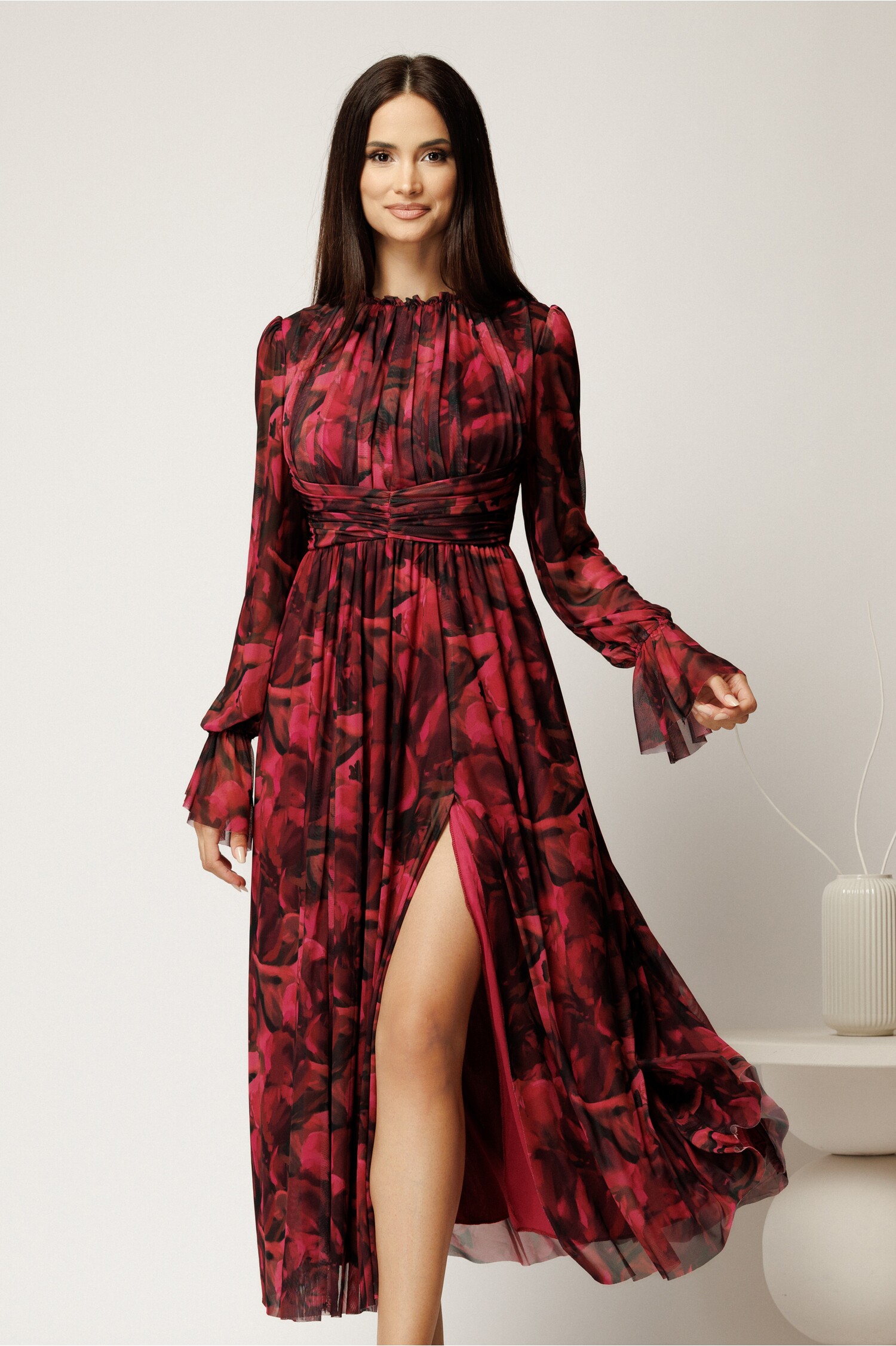 Rochie DY Fashion midi bordo cu imprimeu din tulle fin in clos cu crapatura pe picior