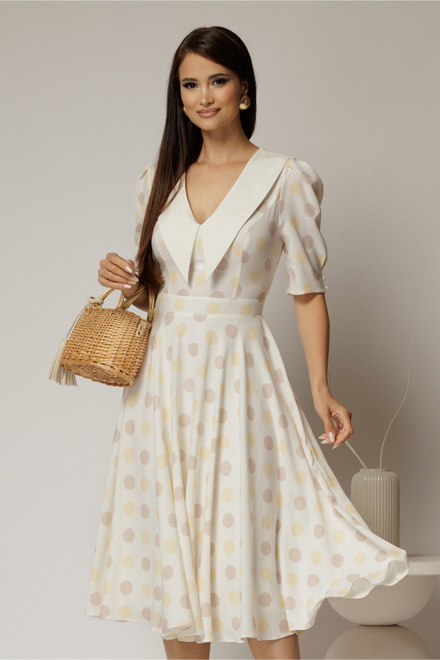 Rochie DY Fashion midi din triplu voal cu buline si guler ascutit si nasturi la maneci