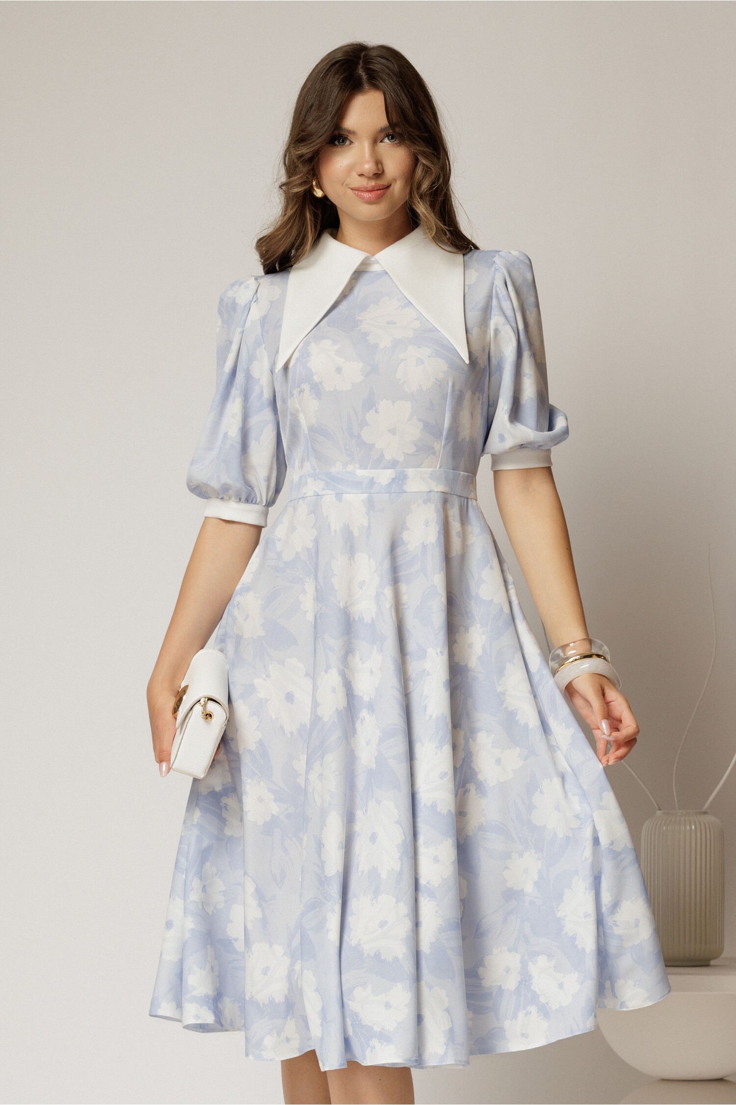 Rochie DY Fashion midi imprimeu floral bleu cu guler ascutit si maneci bufante