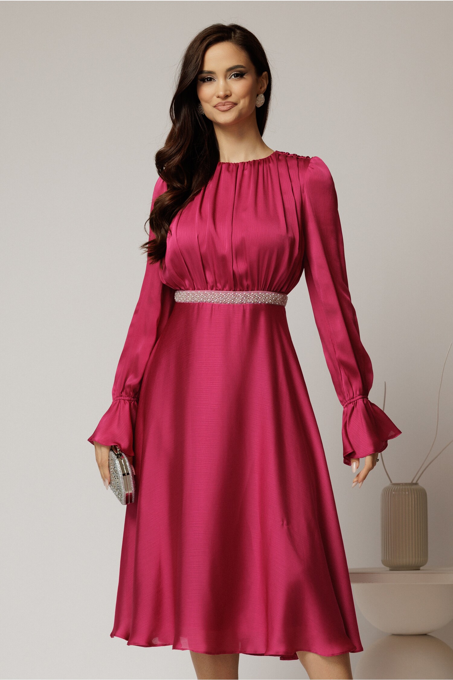Rochie DY Fashion midi magenta din voal satinat in clos cu perle in talie
