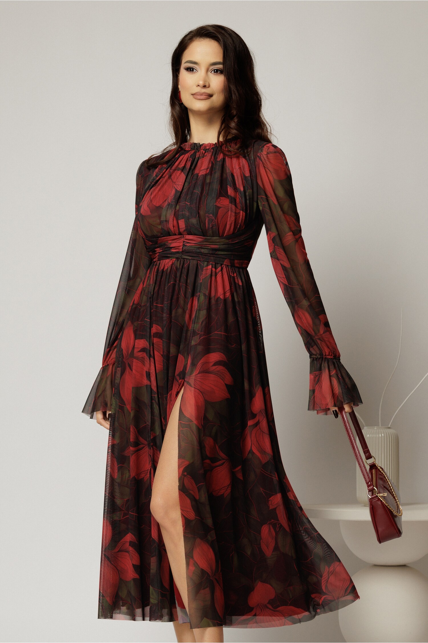 Rochie DY Fashion midi neagra cu imprimeu rosu din tulle fin in clos cu crapatura pe picior