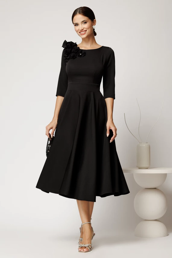 Rochie midi neagra din stofa in clos