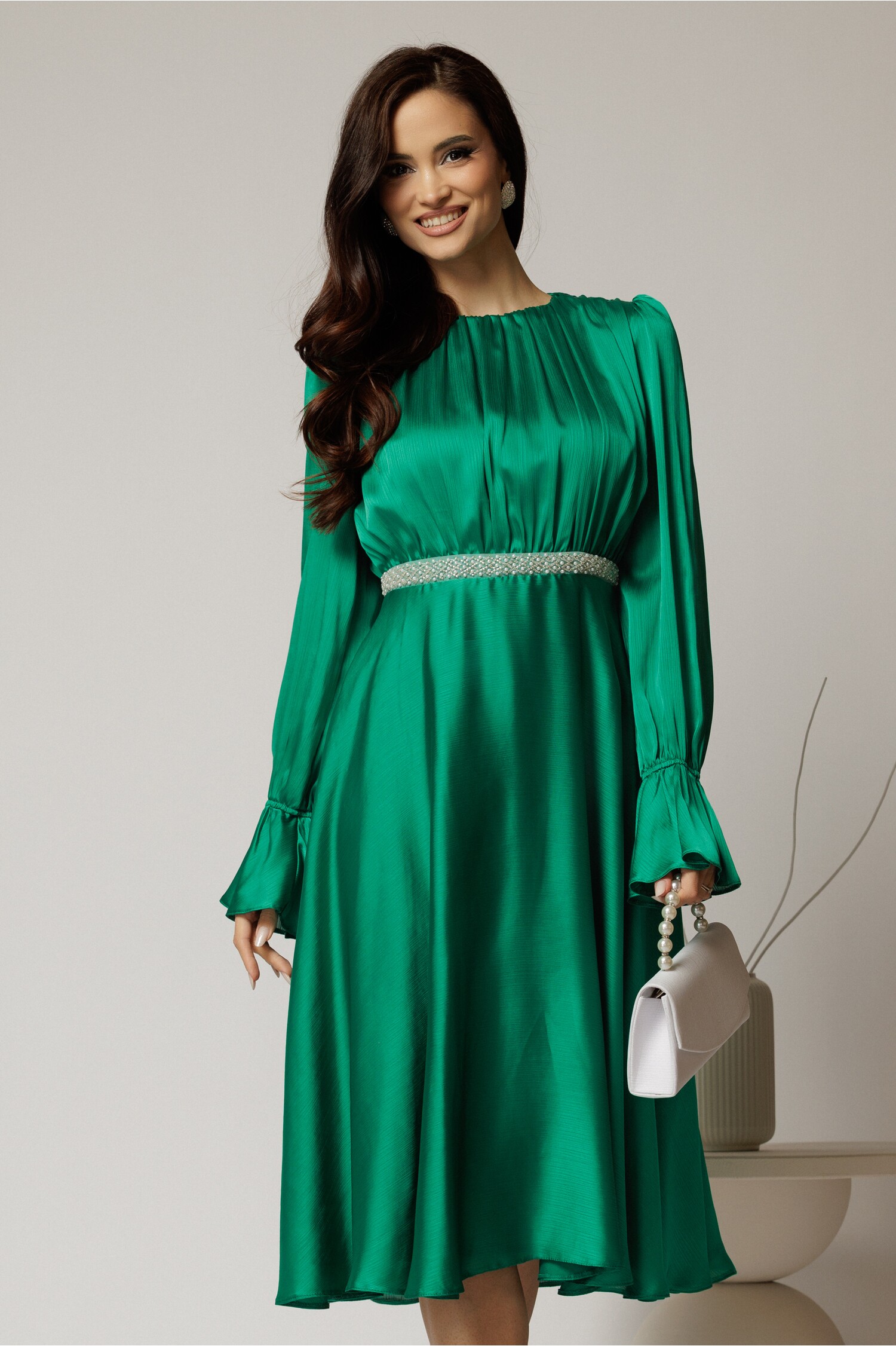 Rochie DY Fashion midi verde crud din voal satinat in clos cu perle in talie