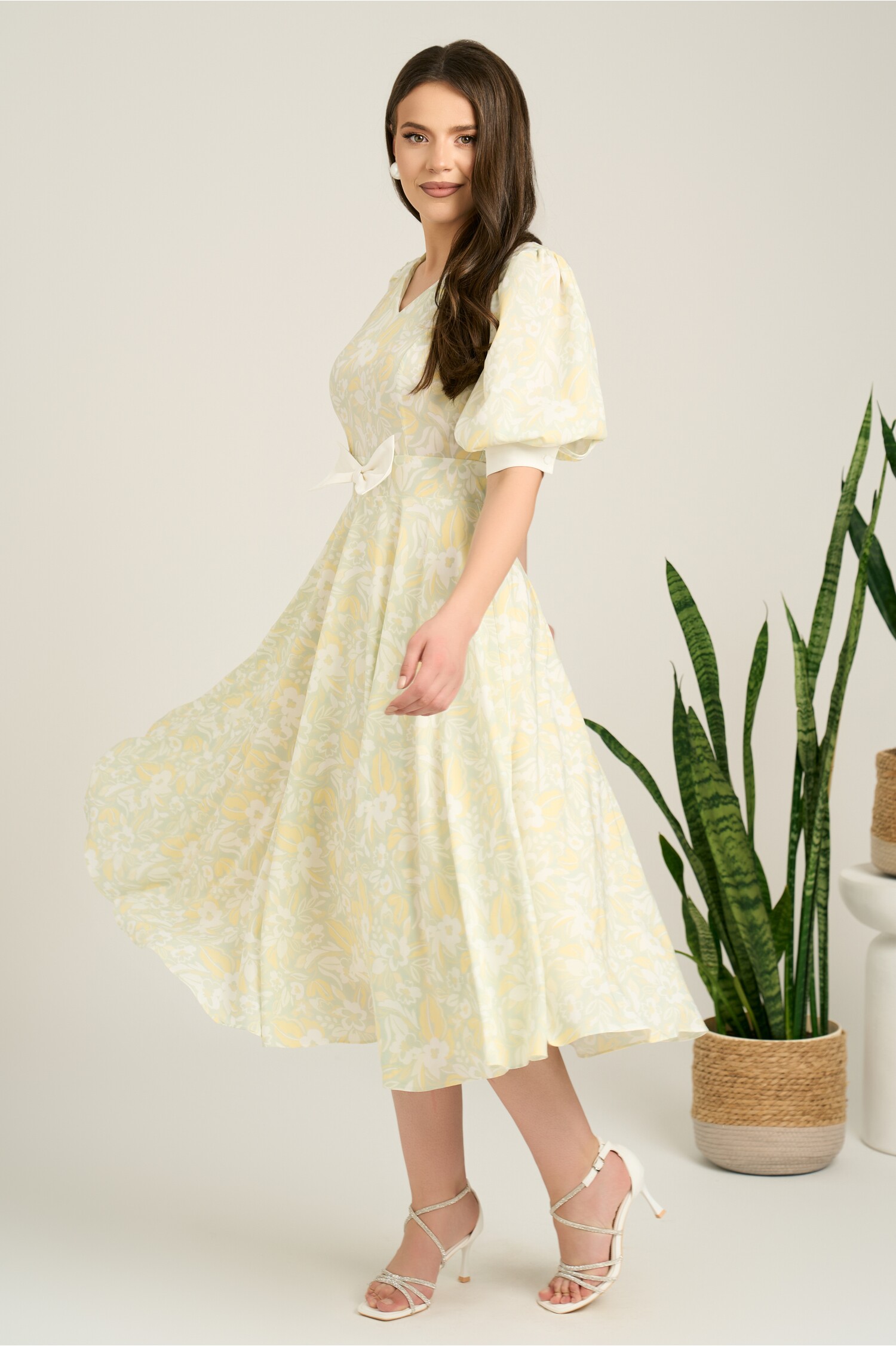 Rochie DY Fashion midi verde din voal in clos cu print bej si funda in talie