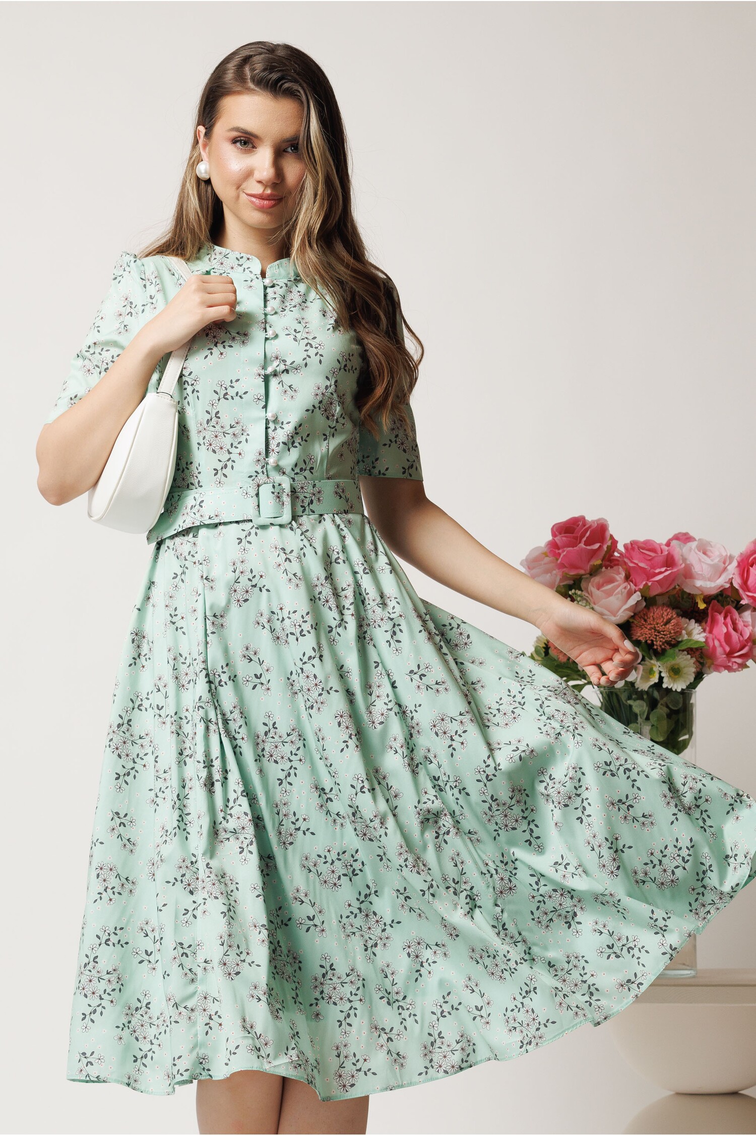 Rochie DY Fashion midi vernil in clos din triplu voal cu floricele si curea in talie