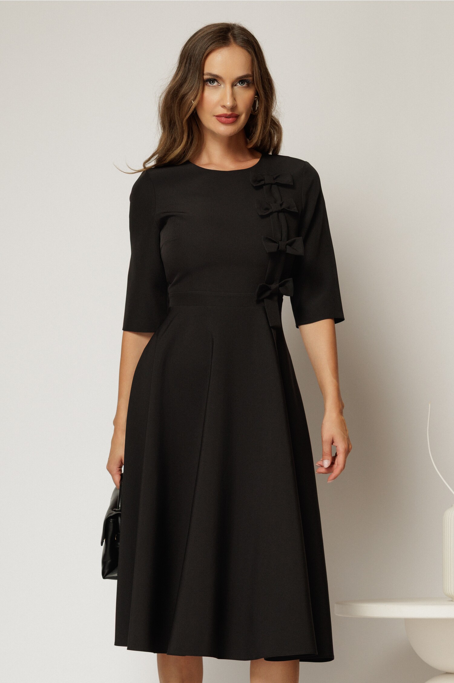 Rochie DY Fashion neagra cu funde pe bust si maneci trei sferturi
