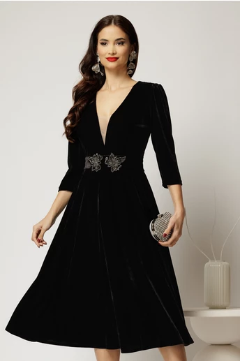 Rochie DY Fashion neagra din catifea cu decolteu adanc si cordon cu aplicatii