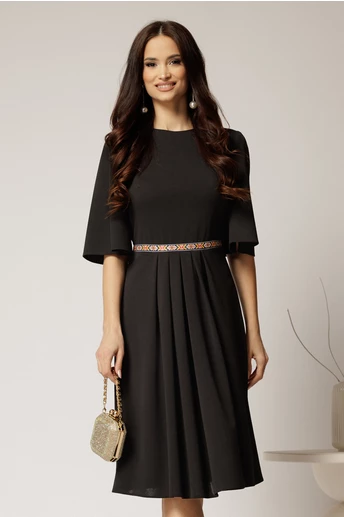 Rochie DY Fashion neagra din crep cu pliuri pe fusta si banda in talie