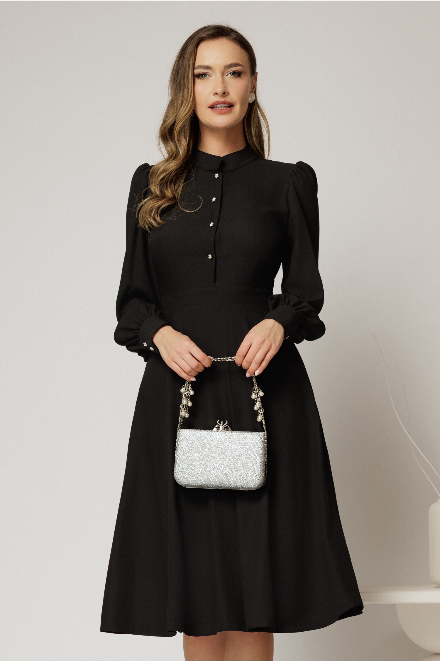 Rochie DY Fashion neagra din triplu voal cu guler tunica si nasturi tip floare