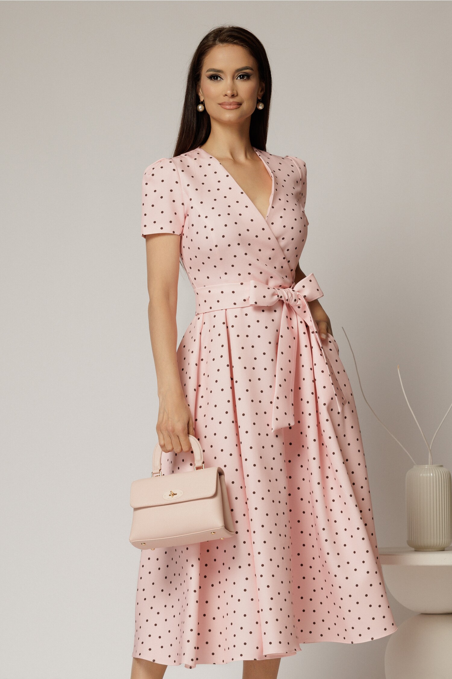 Rochie DY Fashion roz cu buline cu decolteu petrecut si cordon in talie