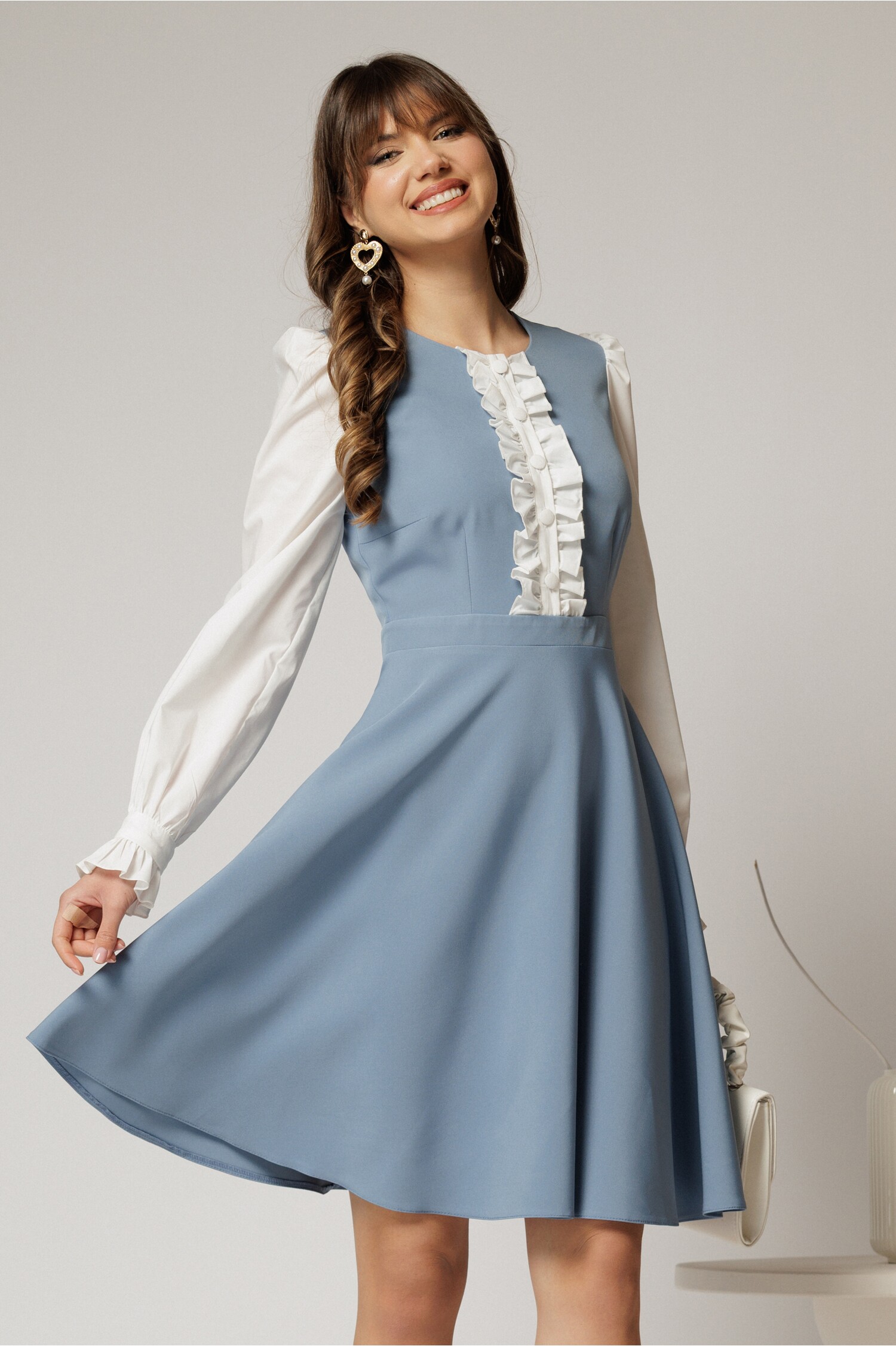 Rochie DY Fashion scurta bleu cu maneci lungi din poplin si volanase