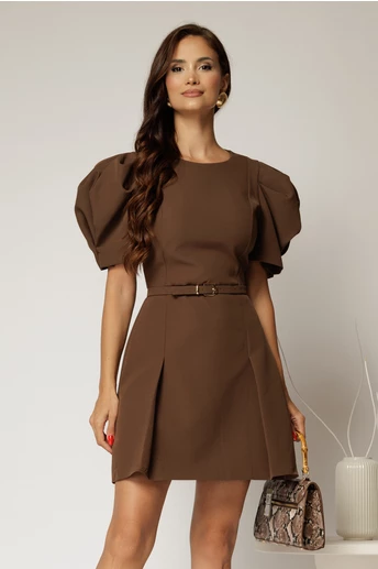 Rochie DY Fashion scurta maro cu maneci scurte si pliuri pe fusta